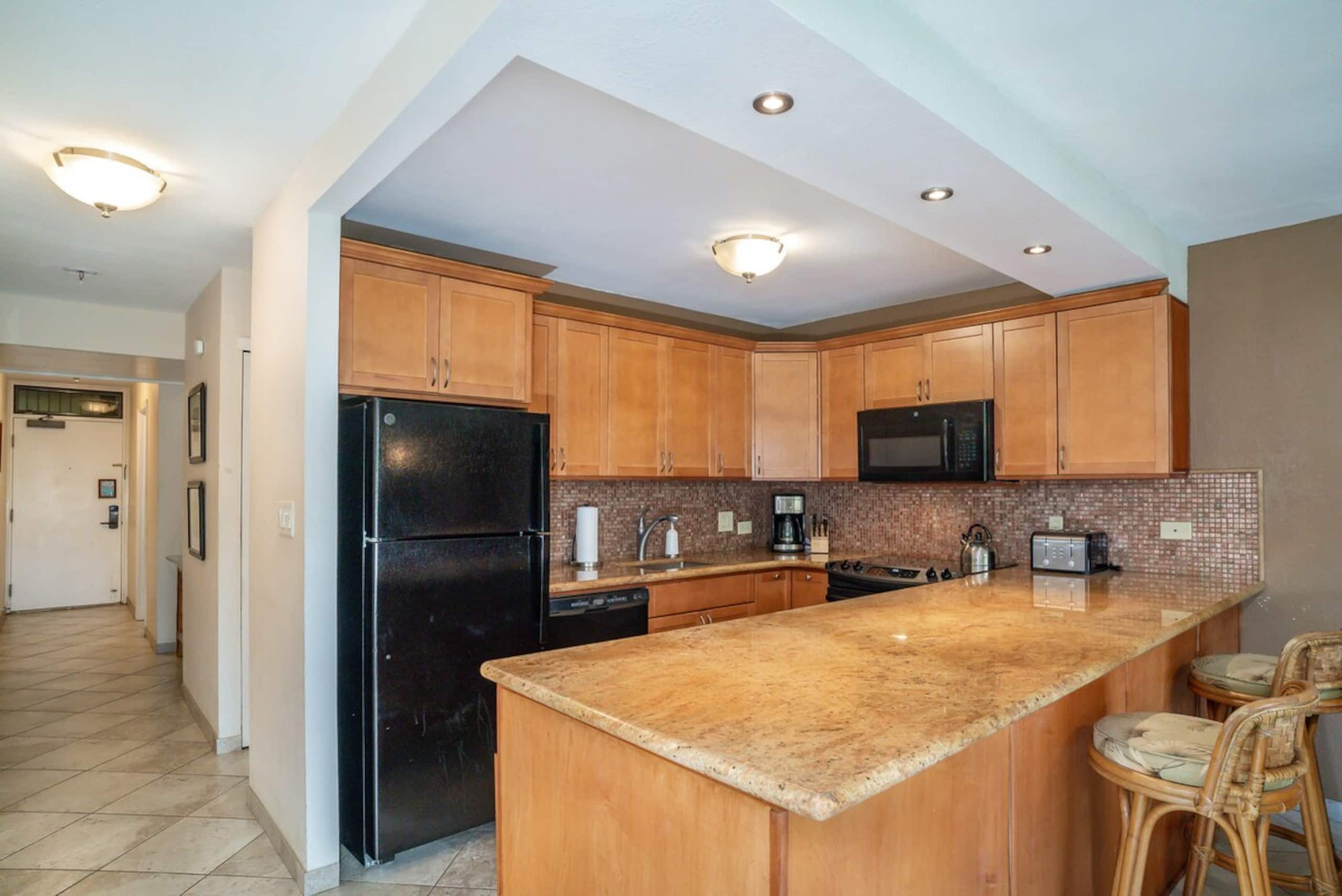 Beachfront 1BR w/ pool and hot tubs in Kihei - Photo 12
