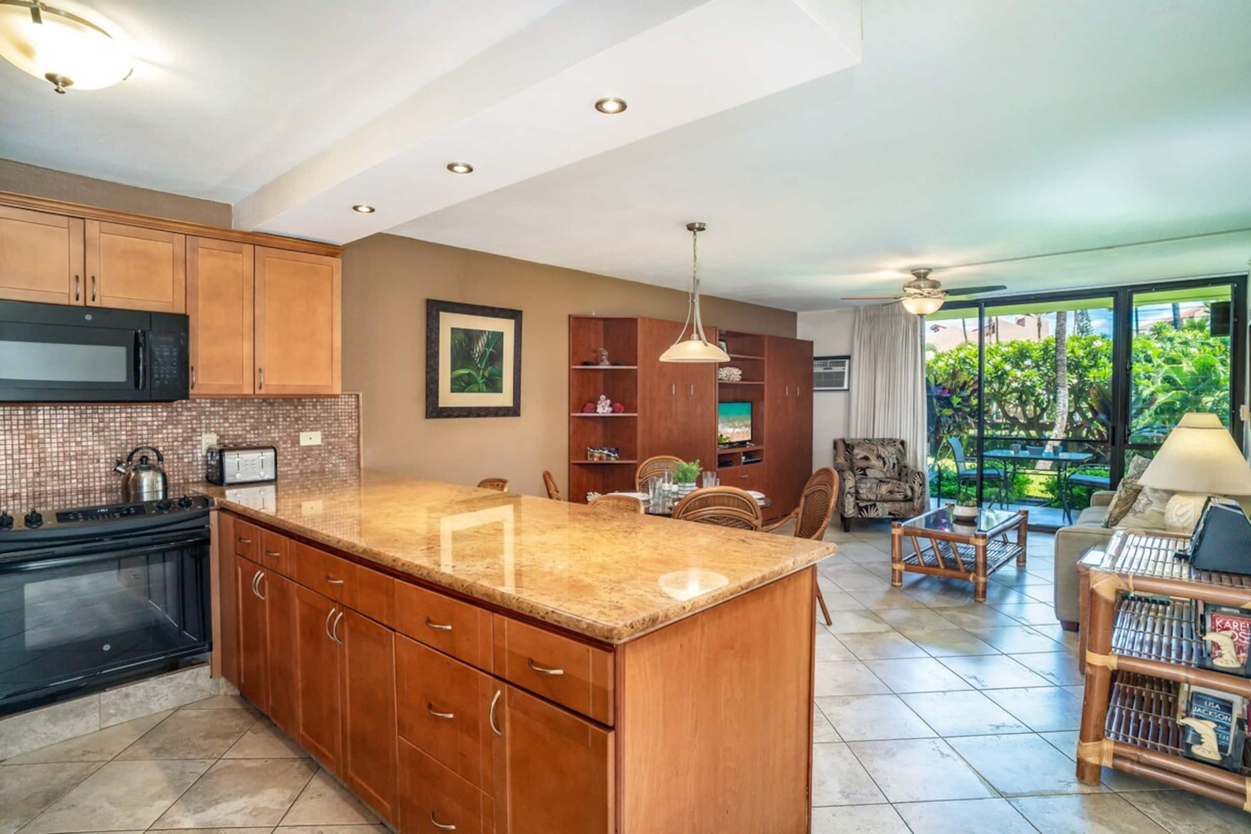 Beachfront 1BR w/ pool and hot tubs in Kihei - Photo 10