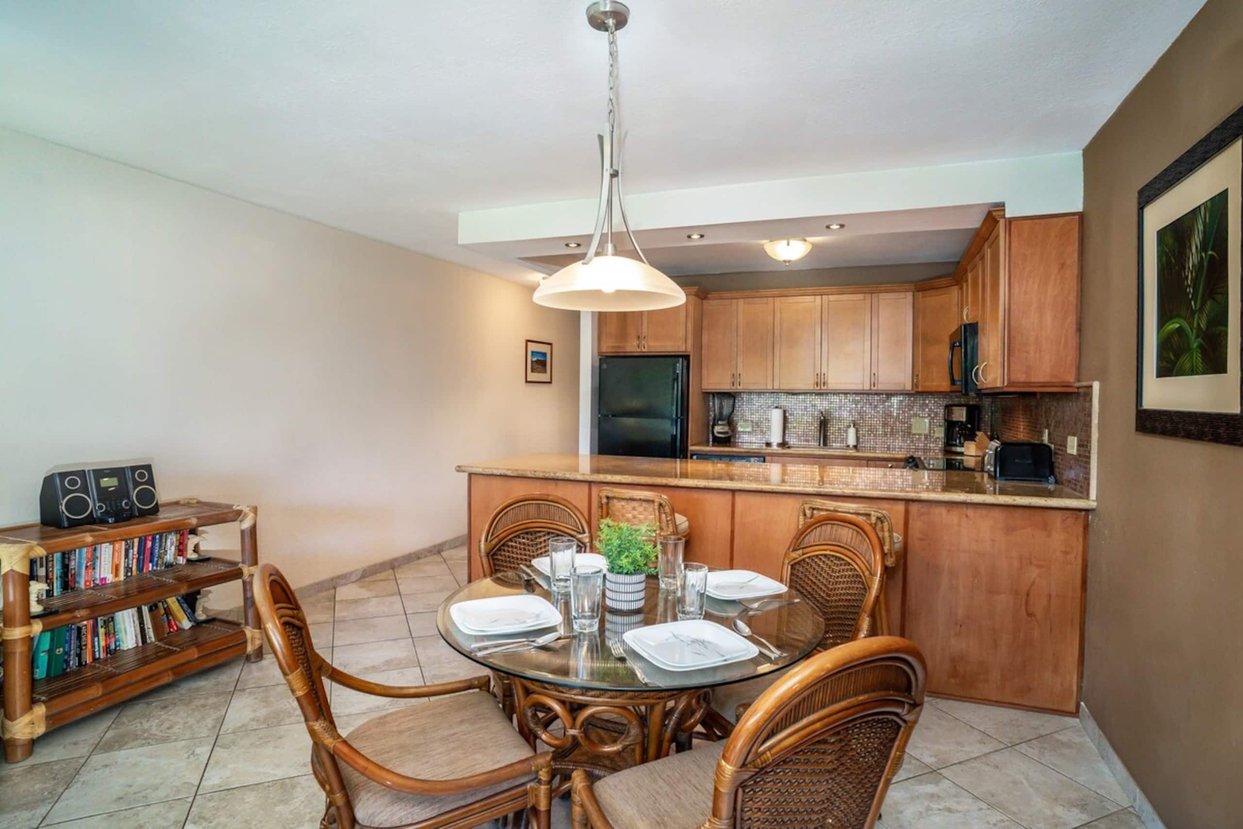 Beachfront 1BR w/ pool and hot tubs in Kihei - Photo 7