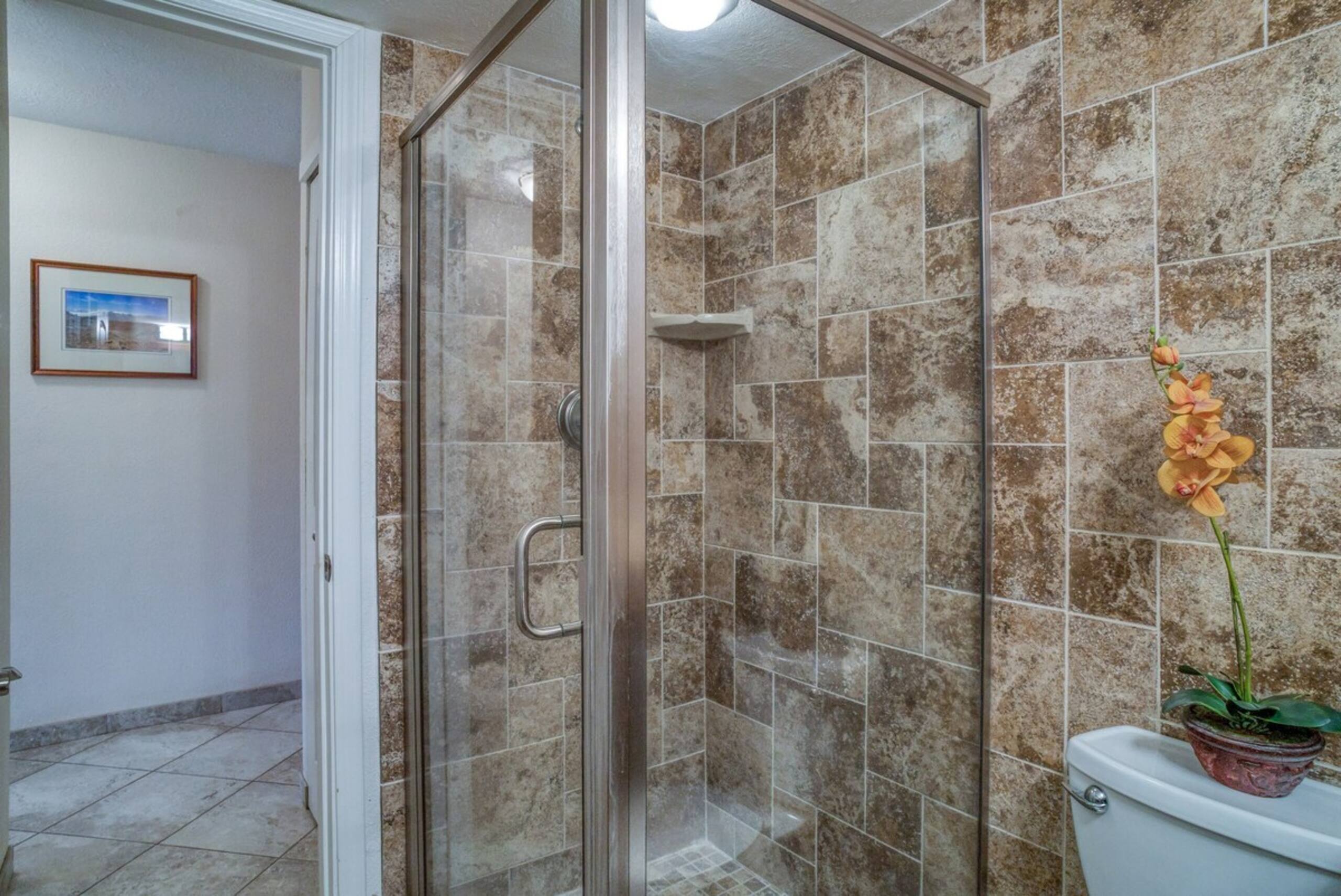 Beachfront 1BR w/ pool and hot tubs in Kihei - Photo 18