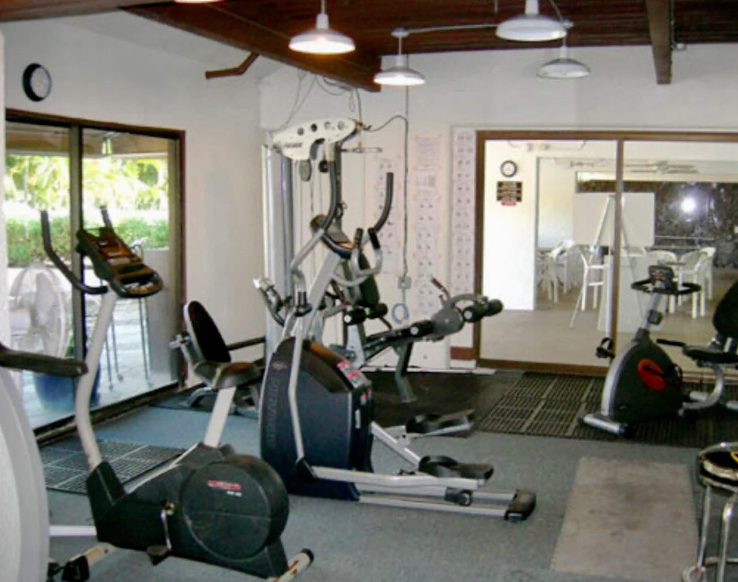 40% off price. Ocean view Steps from the beach. - Photo 48