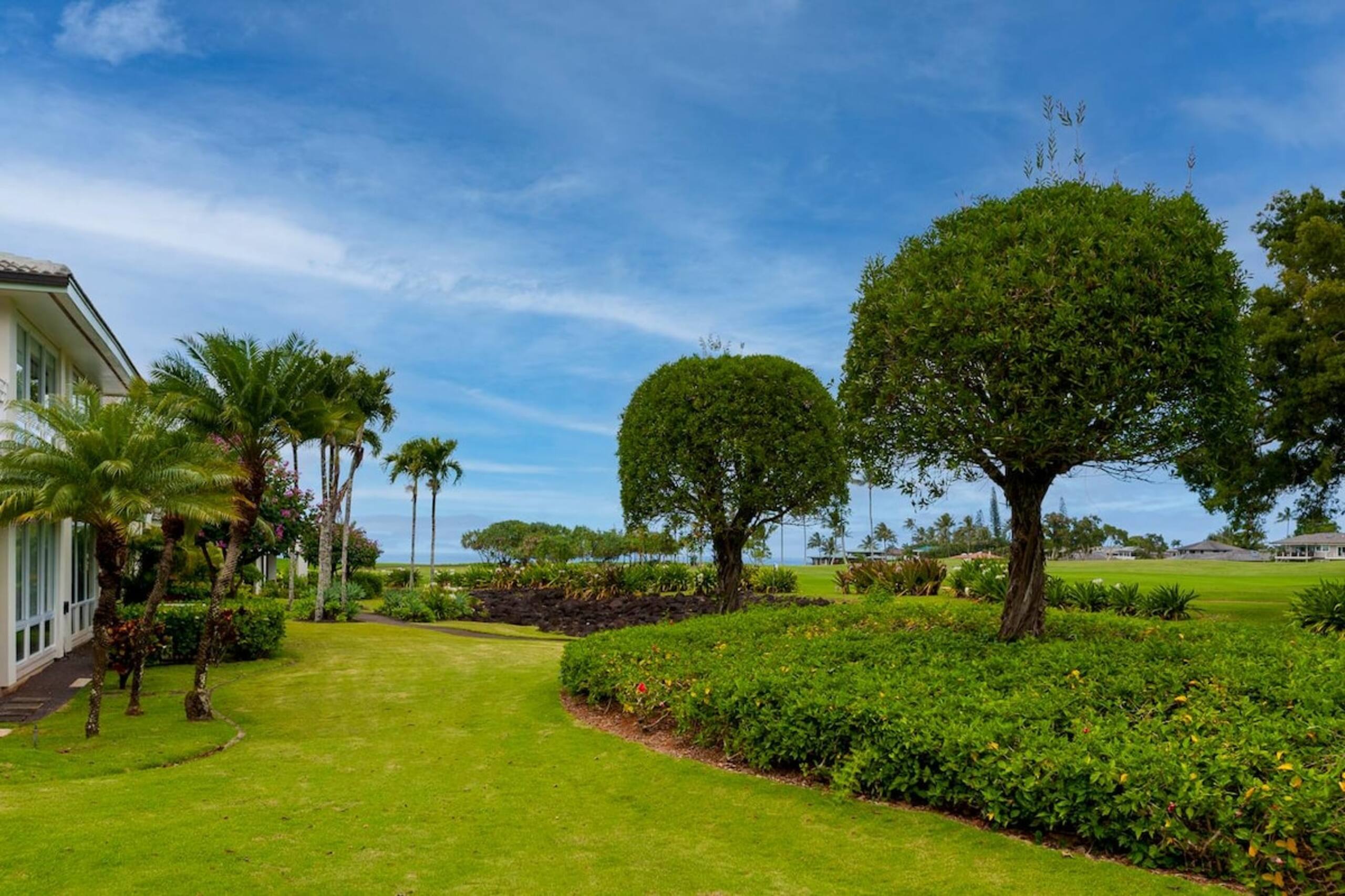 Spacious and air conditioned, right on golf course - Photo 23