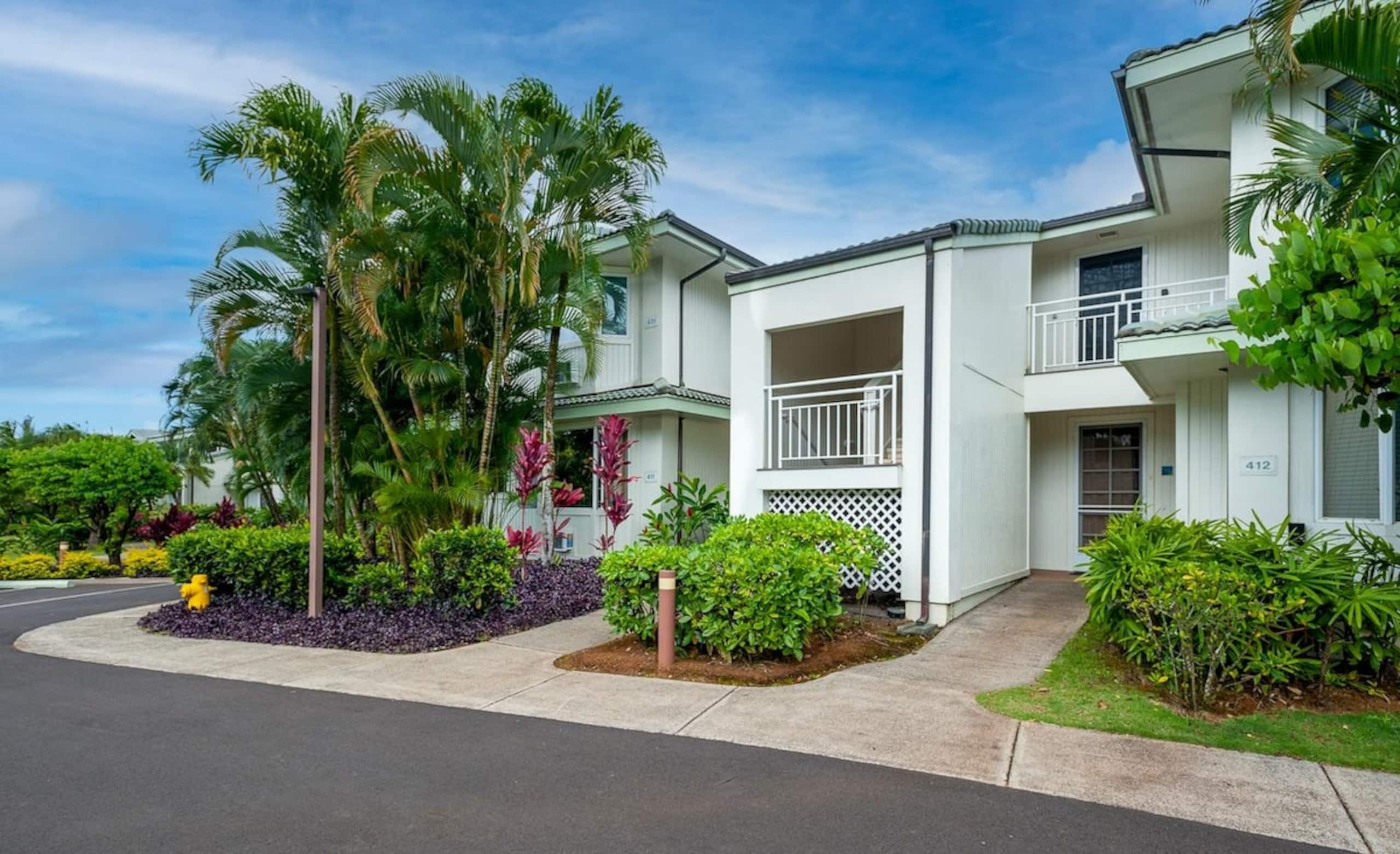 Spacious and air conditioned, right on golf course - Photo 2