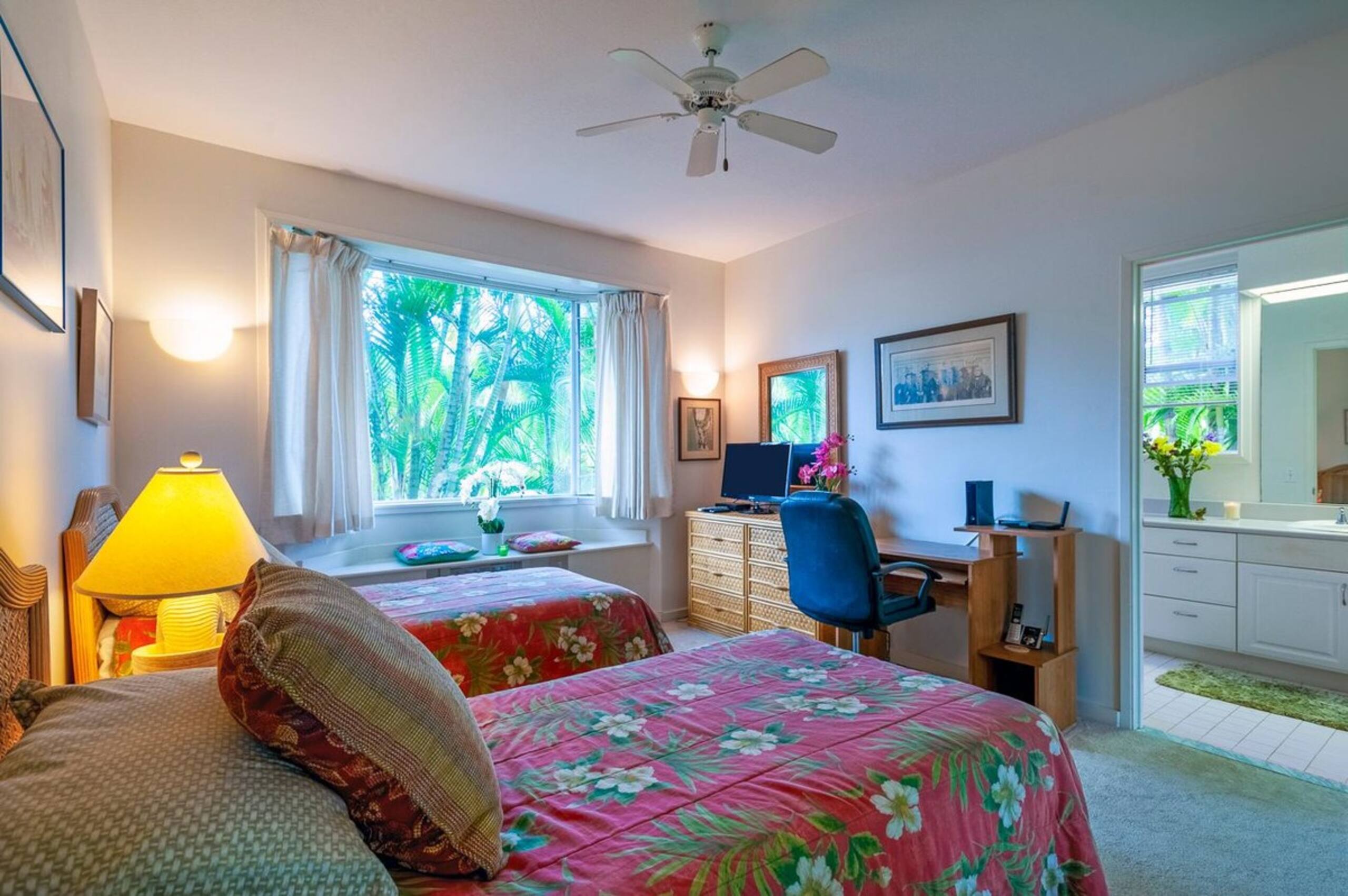 Spacious and air conditioned, right on golf course - Photo 16
