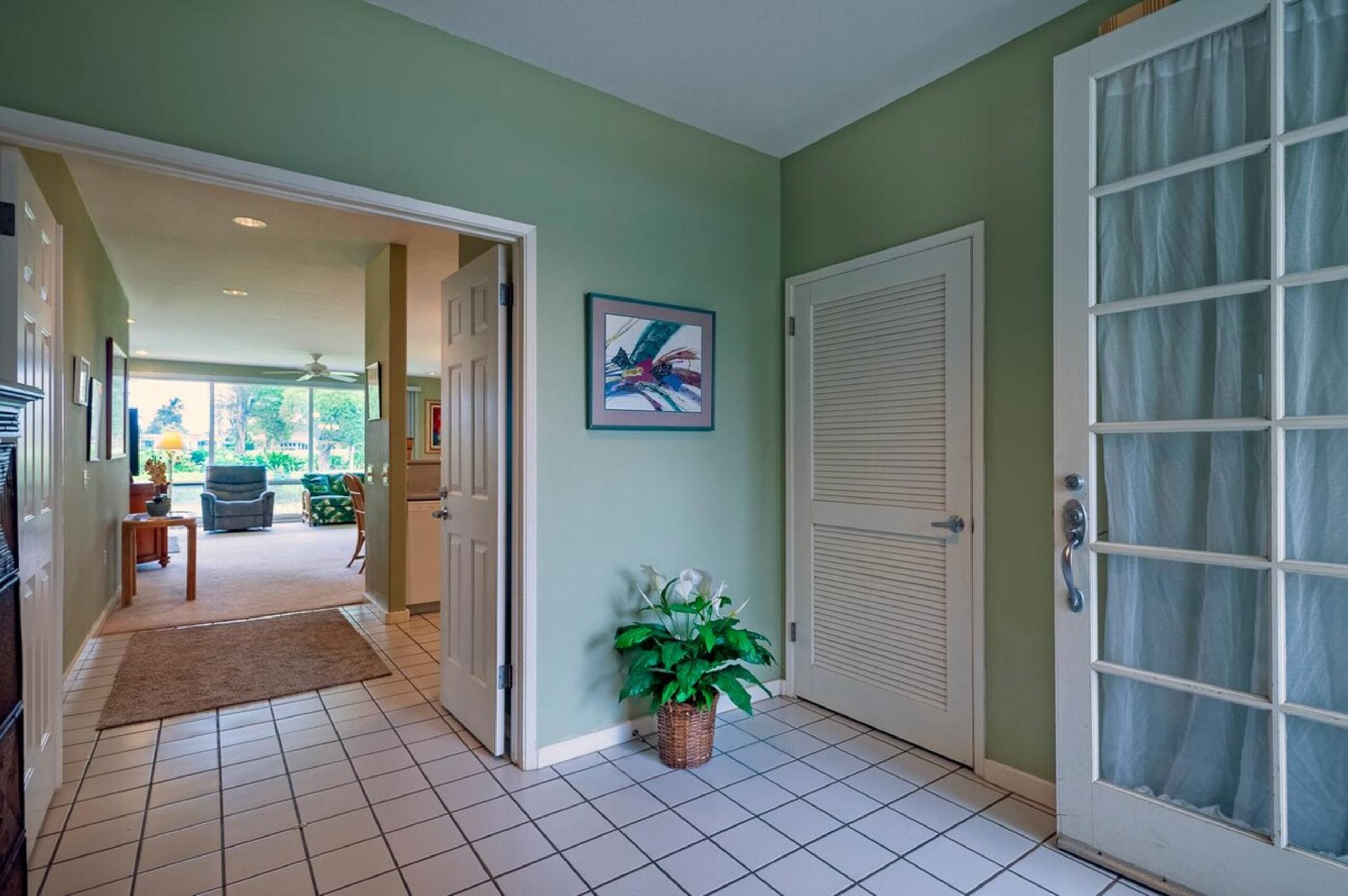 Spacious and air conditioned, right on golf course - Photo 19