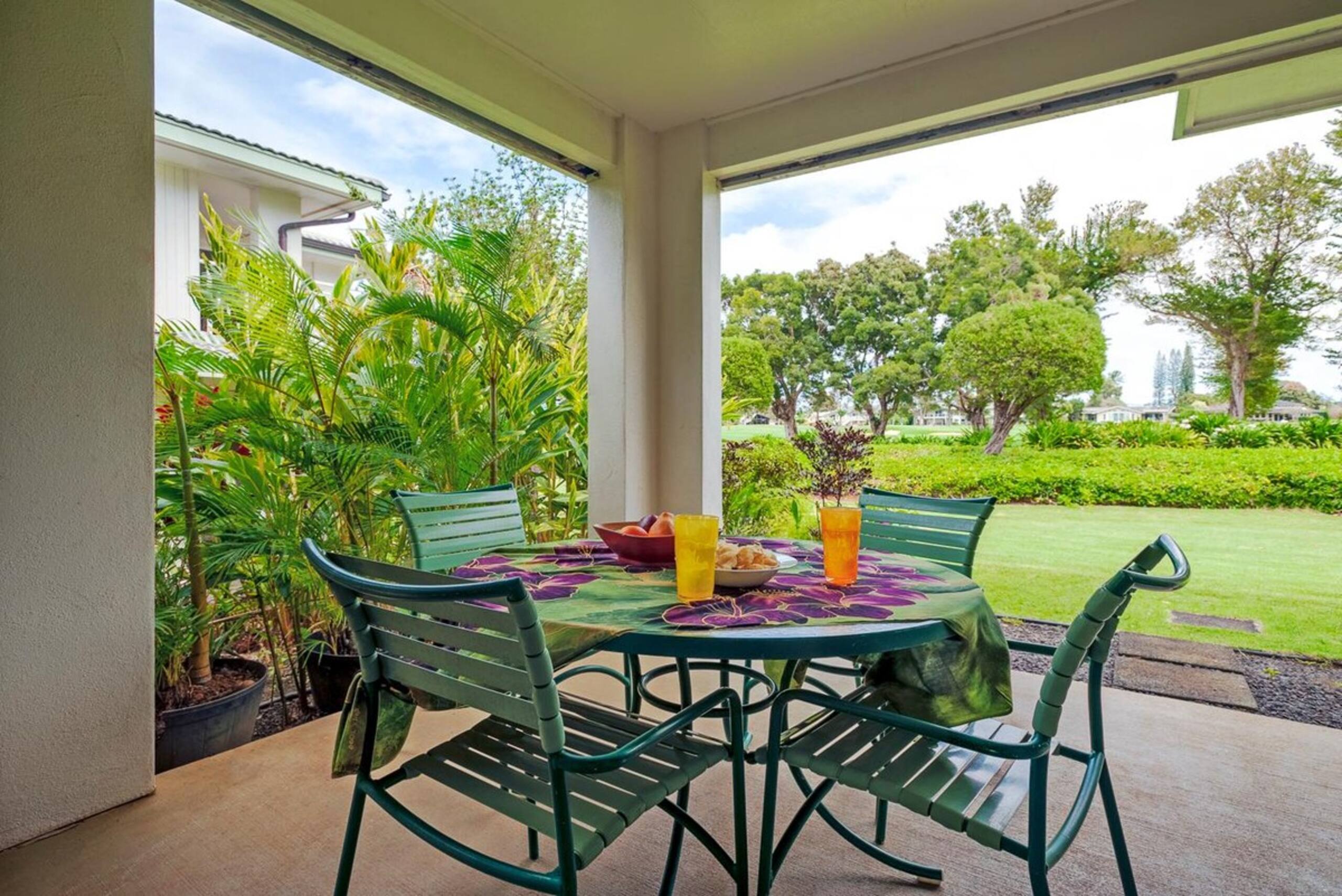 Spacious and air conditioned, right on golf course - Photo 9