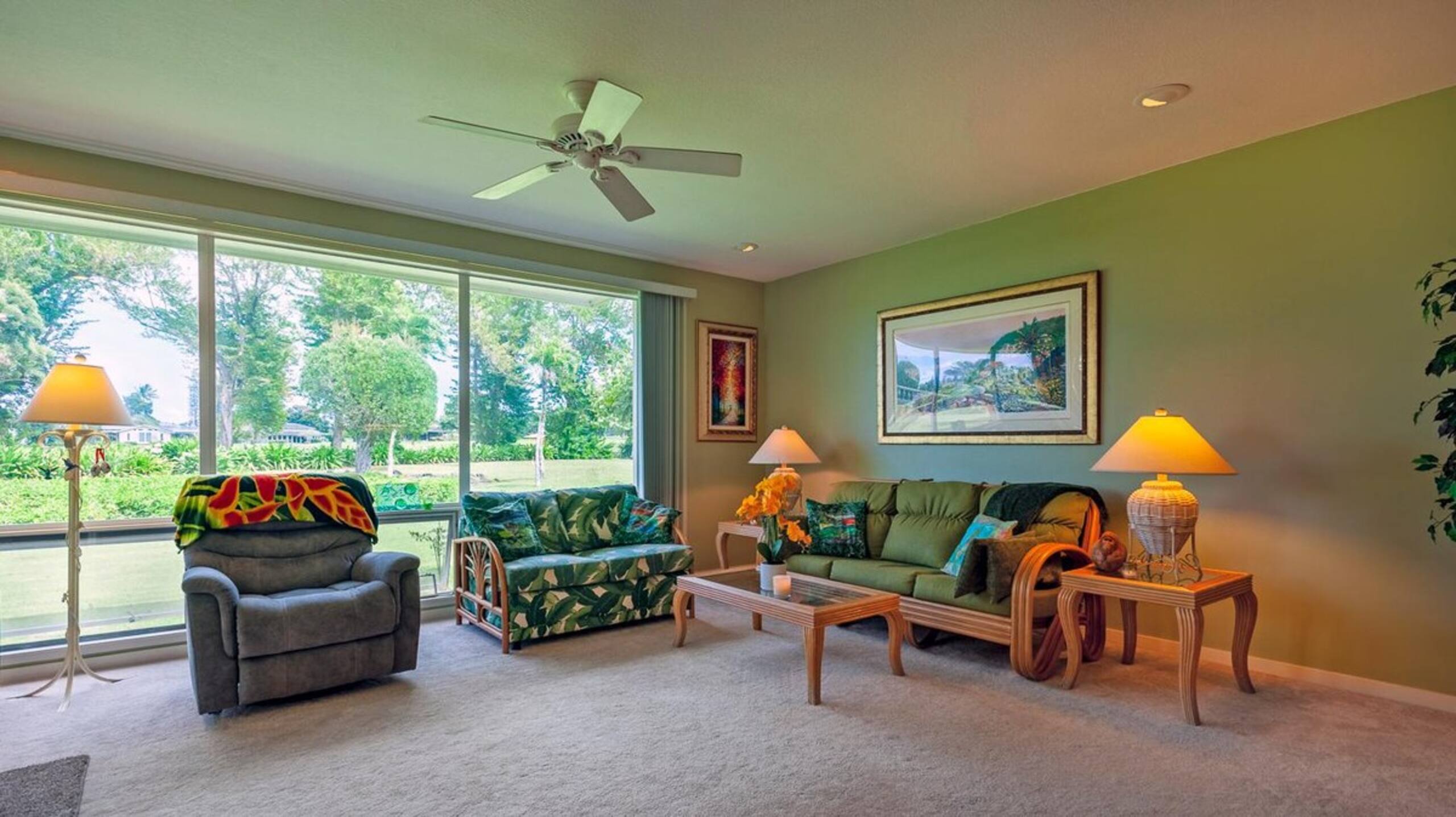 Spacious and air conditioned, right on golf course - Photo 8
