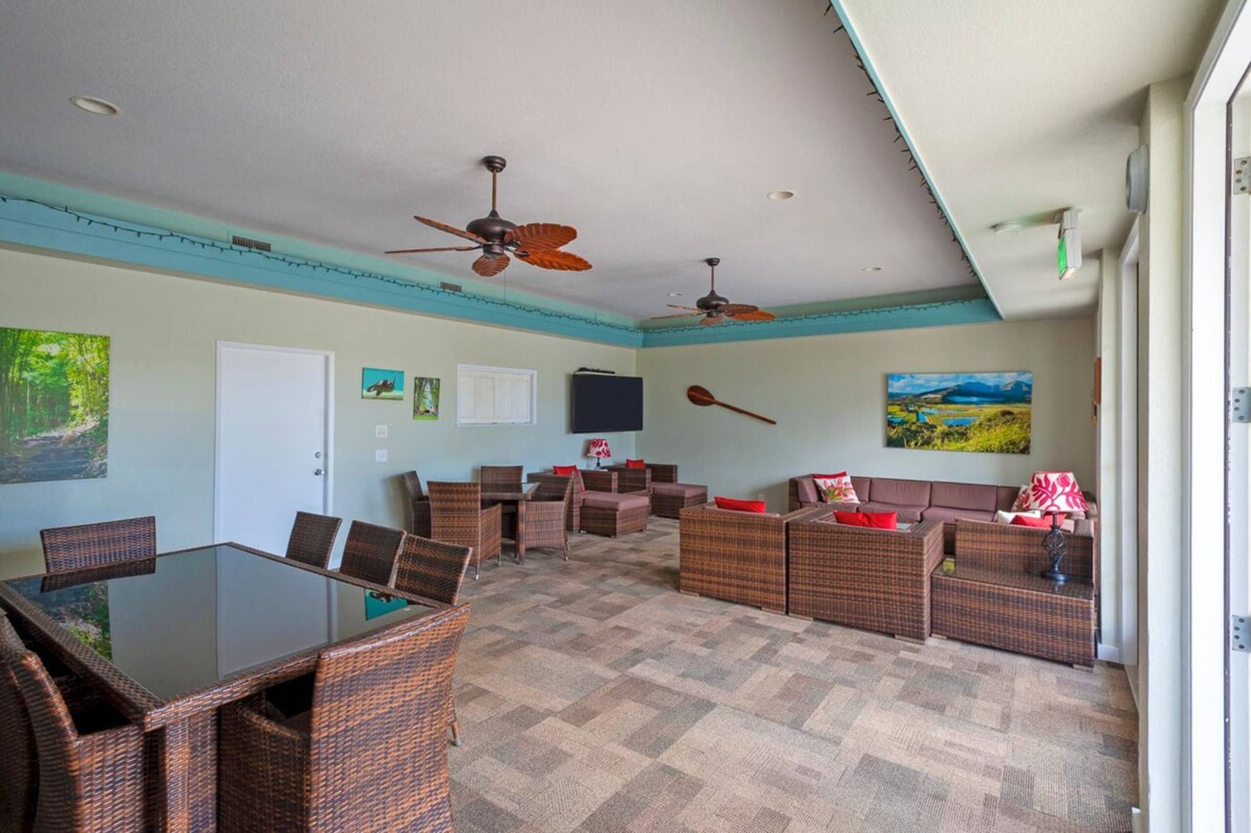 Spacious and air conditioned, right on golf course - Photo 25