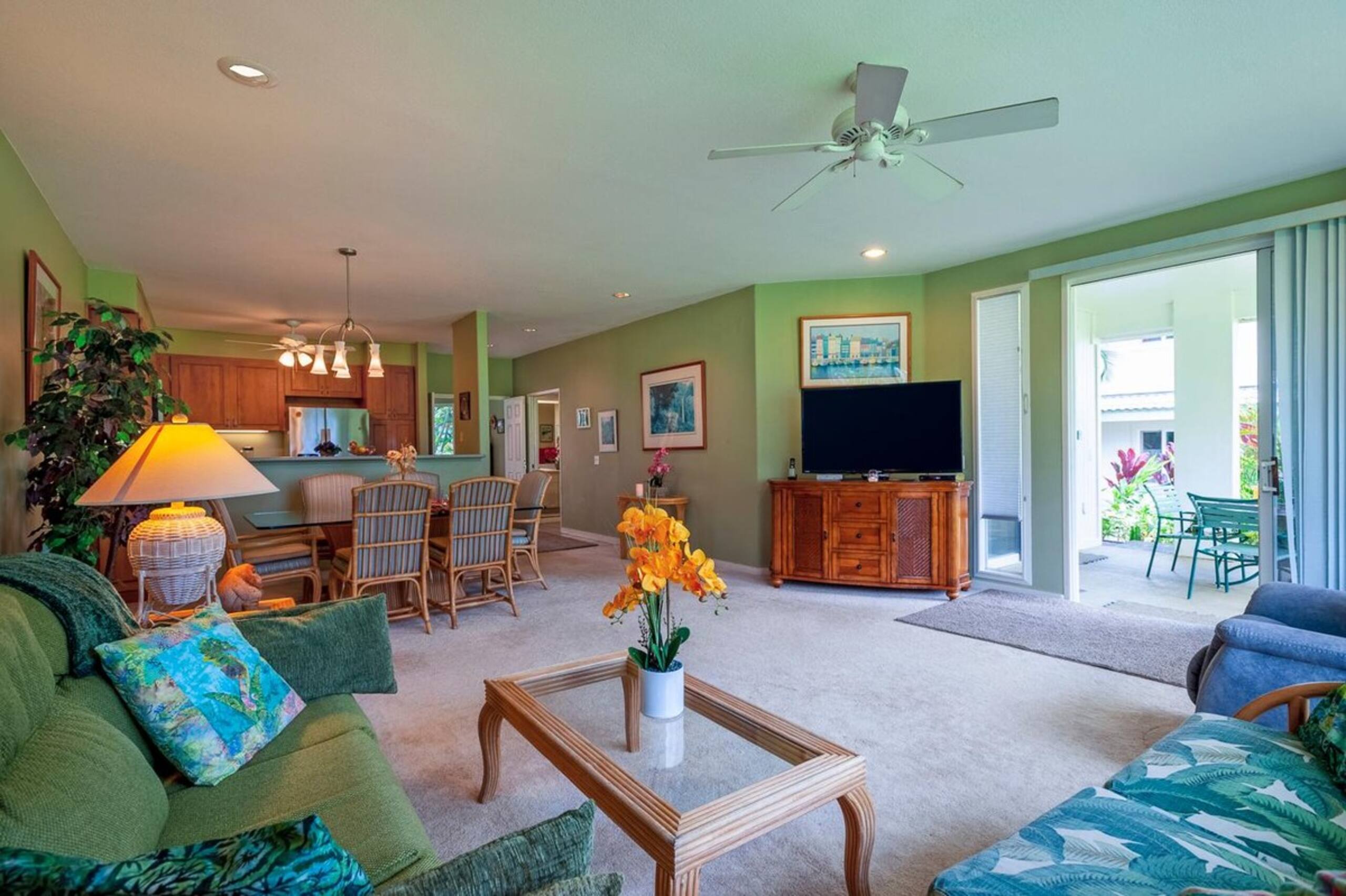 Spacious and air conditioned, right on golf course - Photo 7
