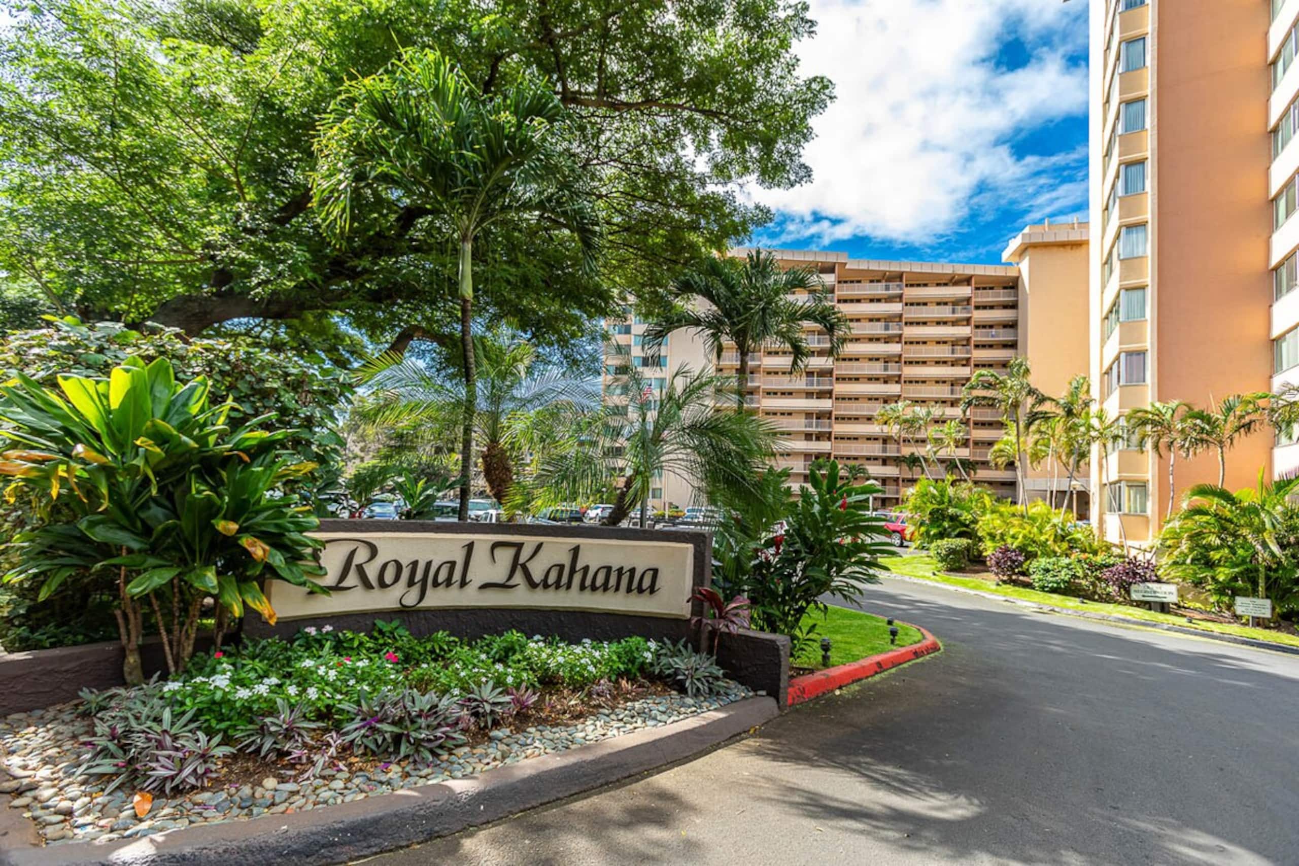 Oceanfront condo w/ lanai and pool access - Photo 56