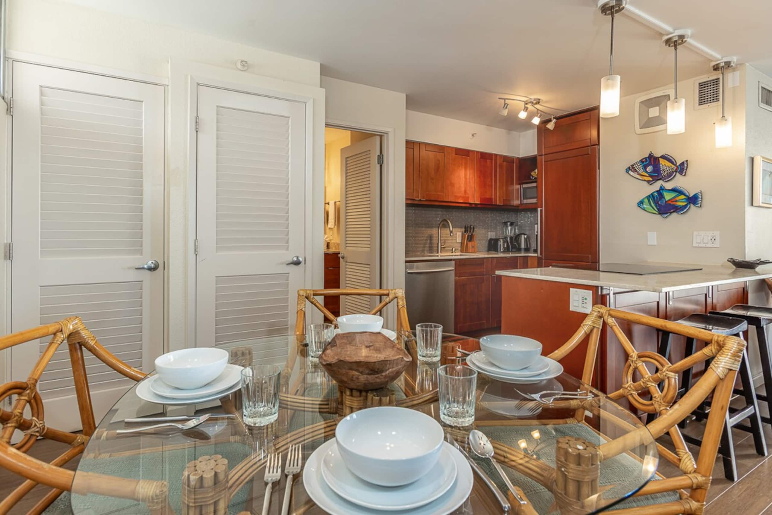 Oceanfront condo w/ lanai and pool access - Photo 27