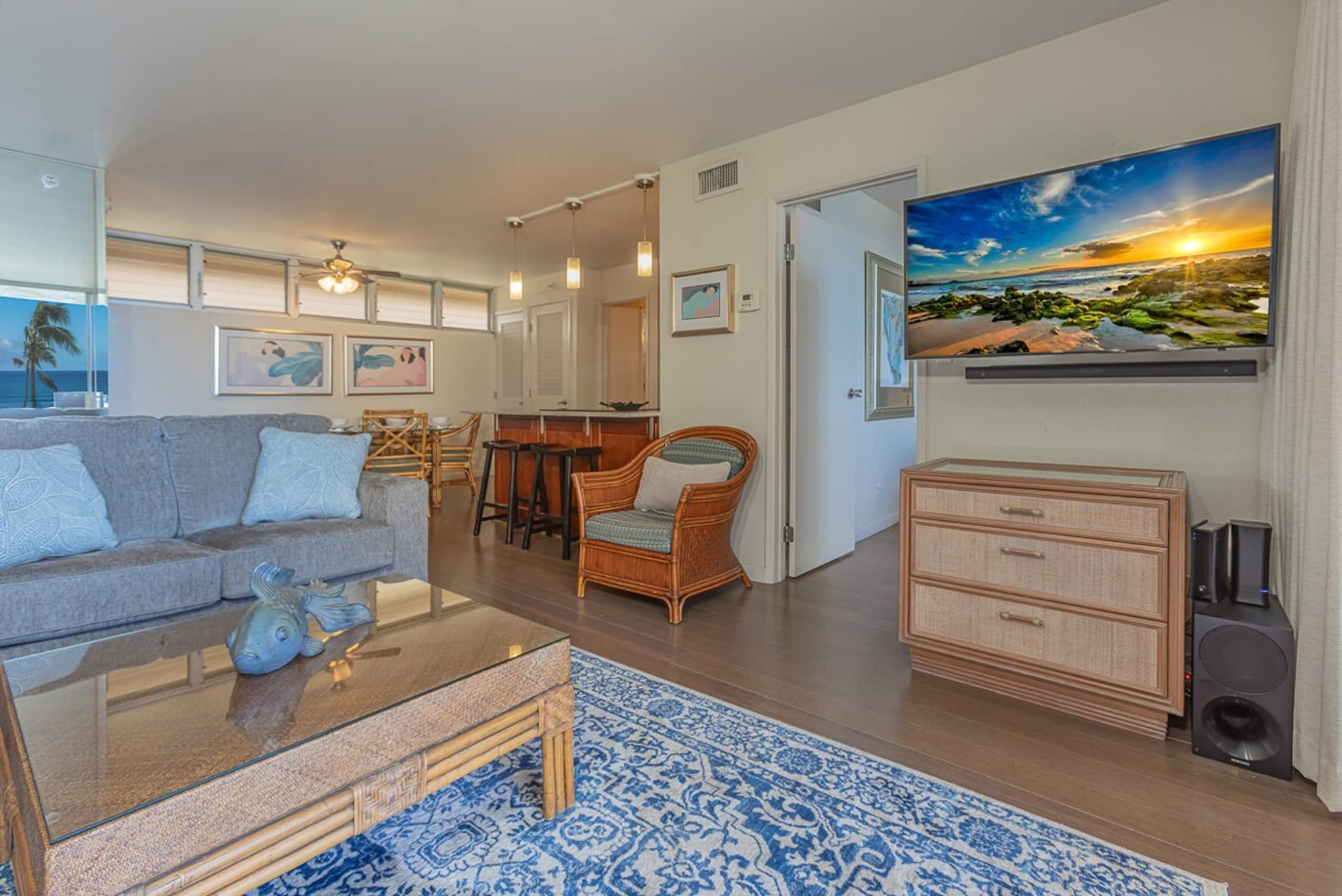 Oceanfront condo w/ lanai and pool access - Photo 13