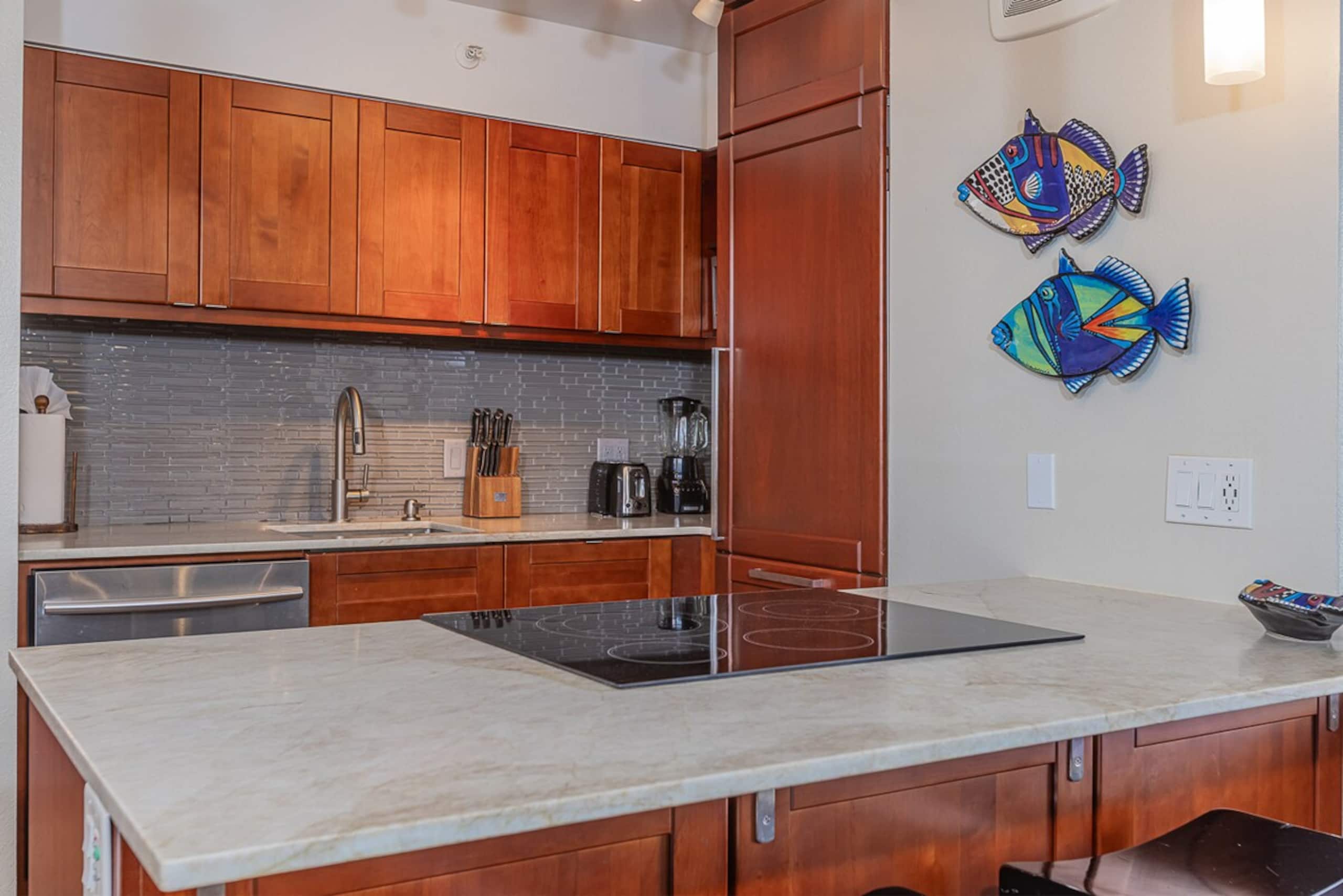 Oceanfront condo w/ lanai and pool access - Photo 30