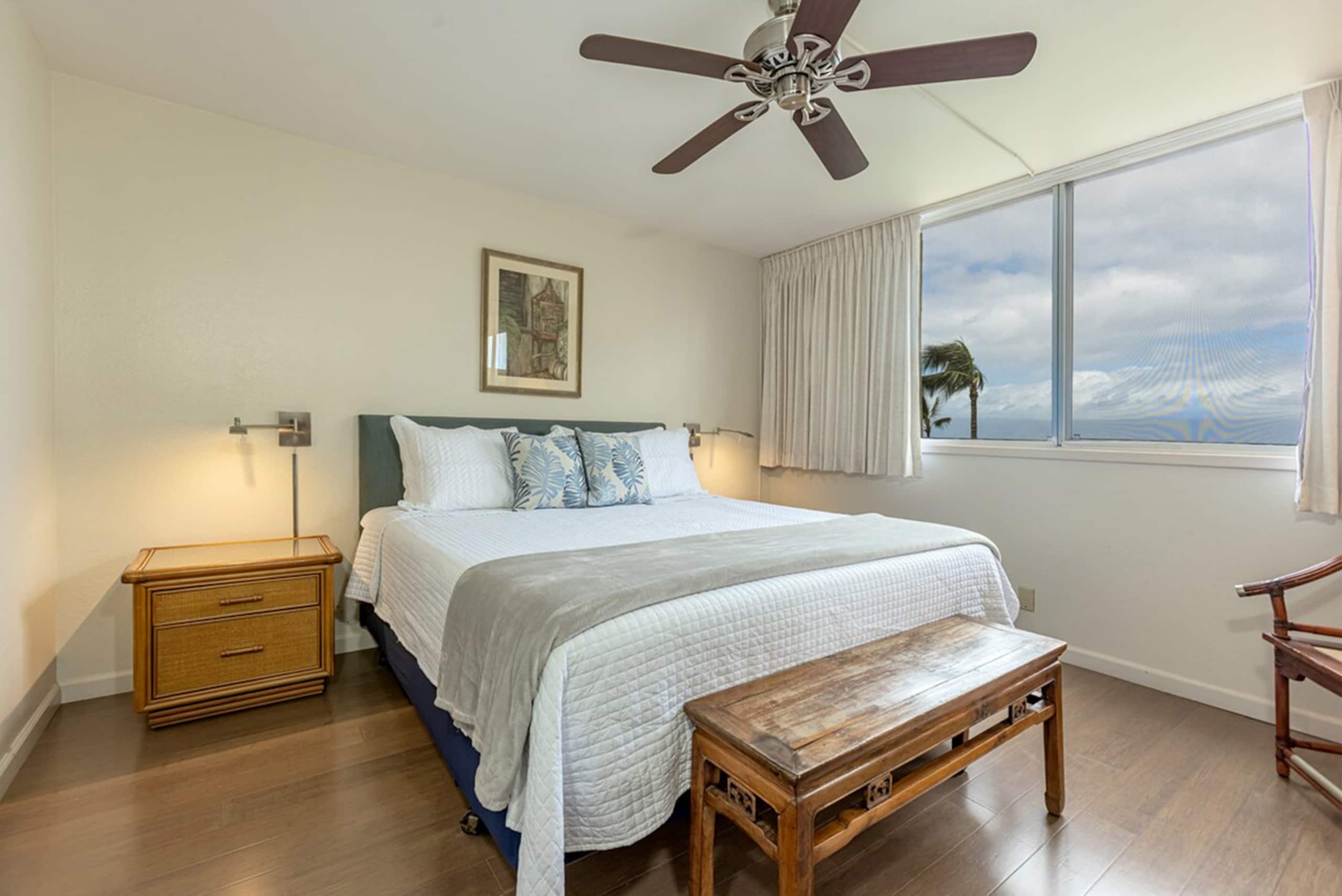 Oceanfront condo w/ lanai and pool access - Photo 16