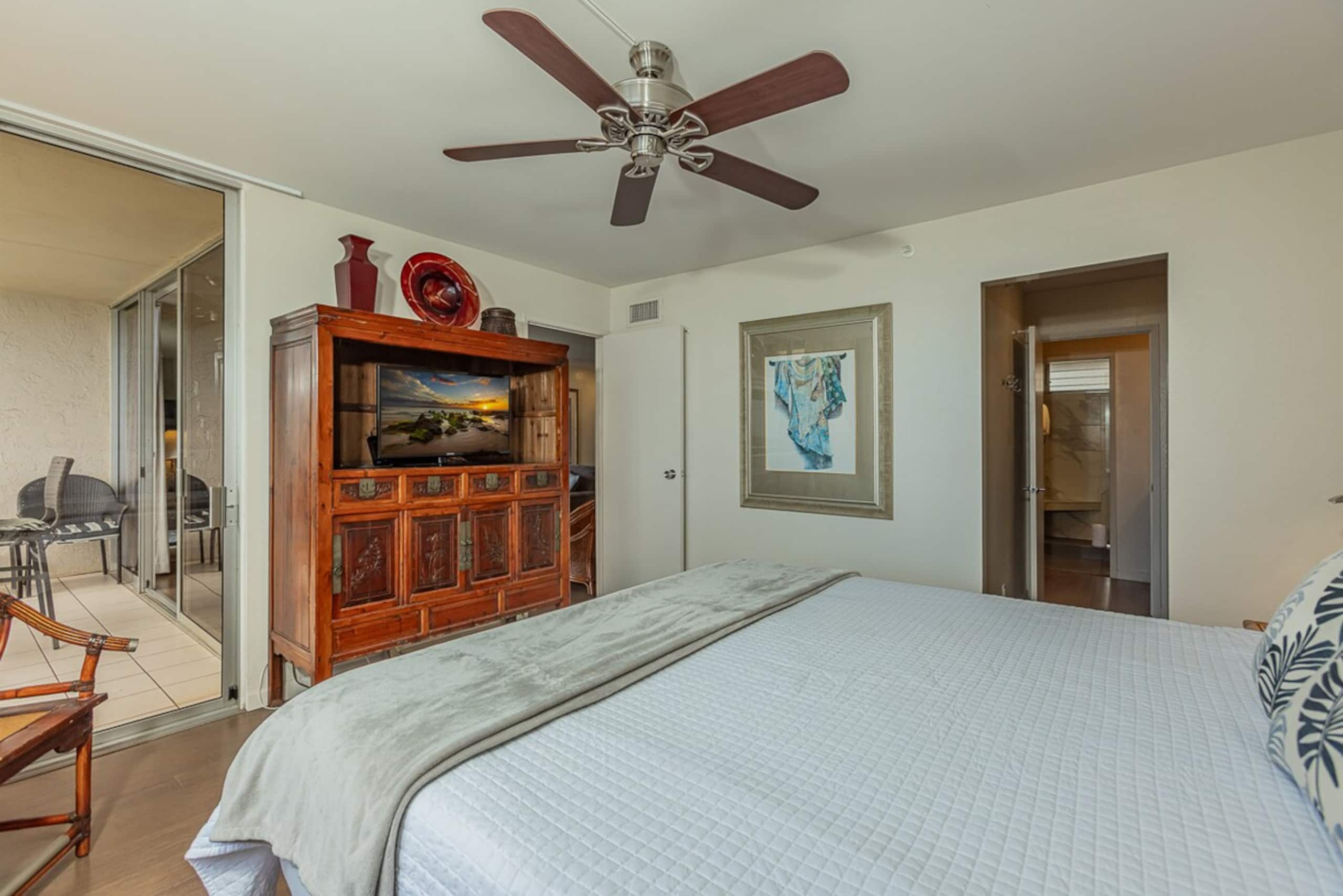 Oceanfront condo w/ lanai and pool access - Photo 3