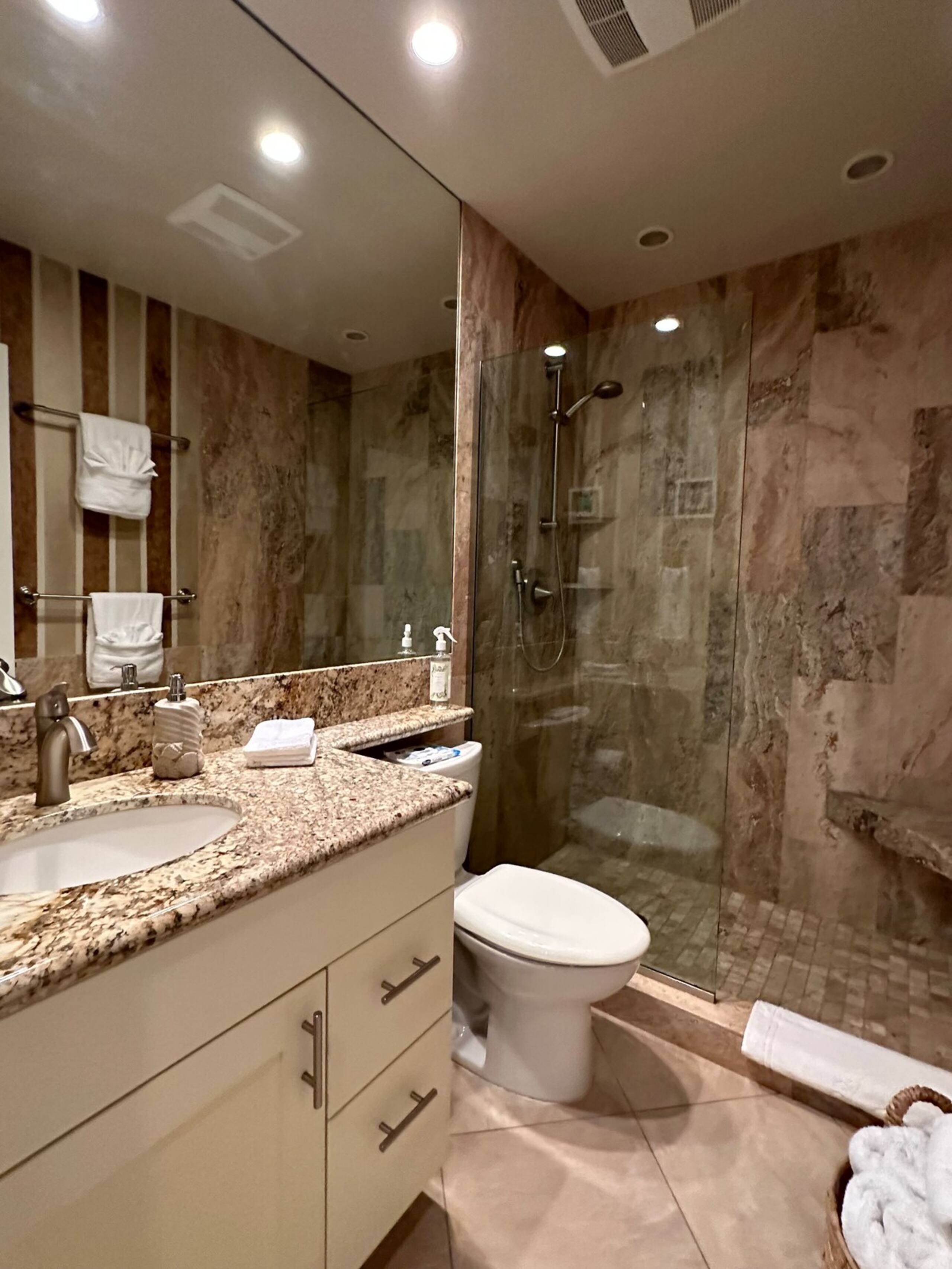 Luxurious Kihei ocean-view 2-bdrm 1-bath condo - Photo 4