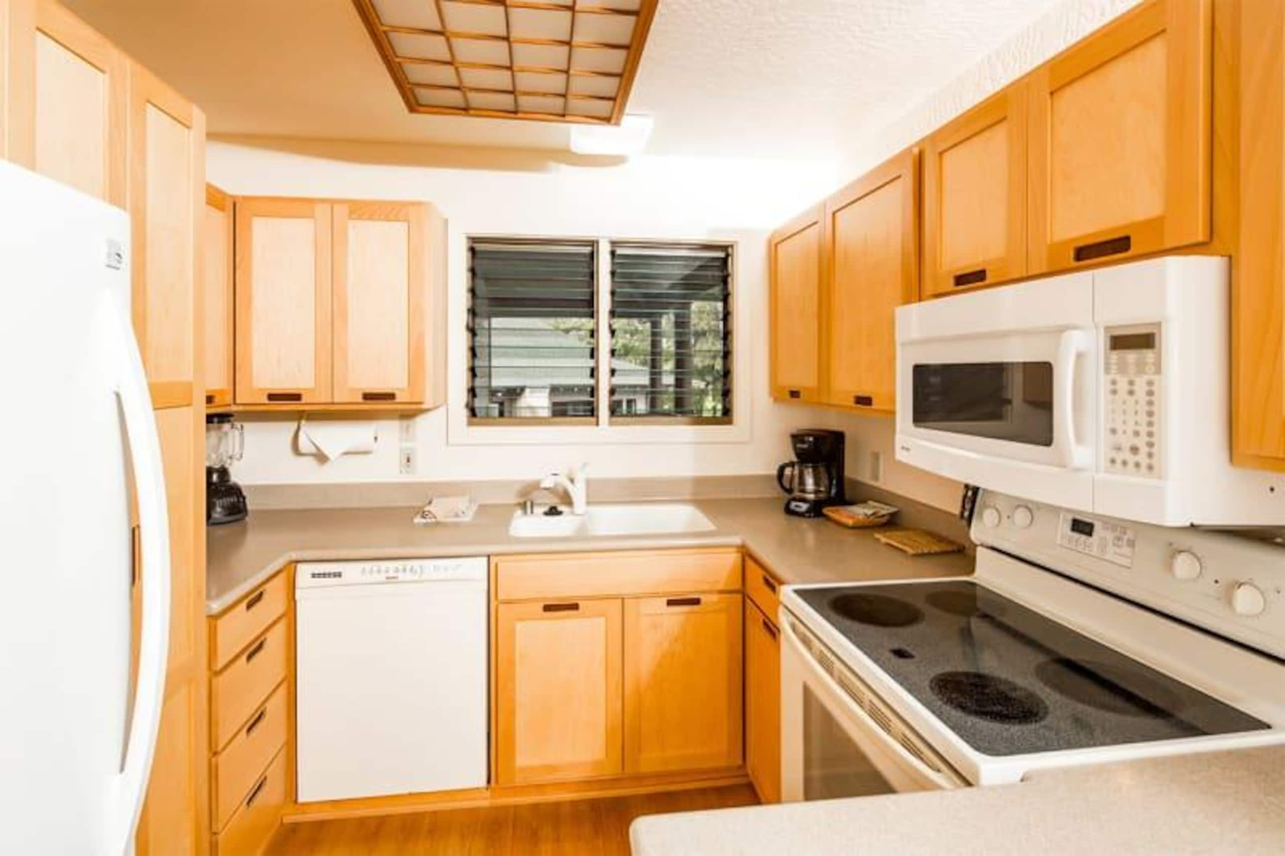Kauai resort condo w/ pool & lanai - Photo 4