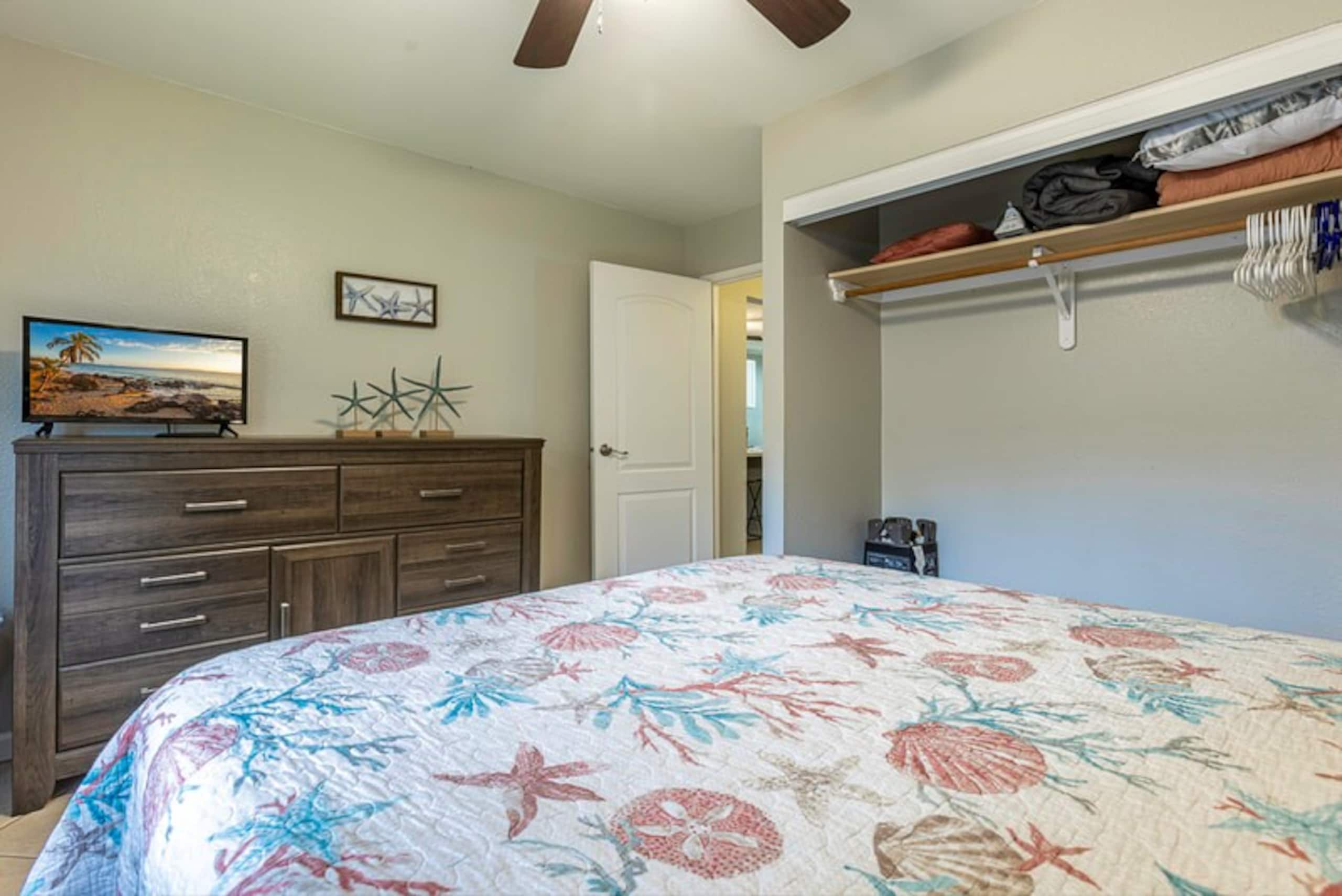 2-Bdrm Condo across from beach - Photo 11