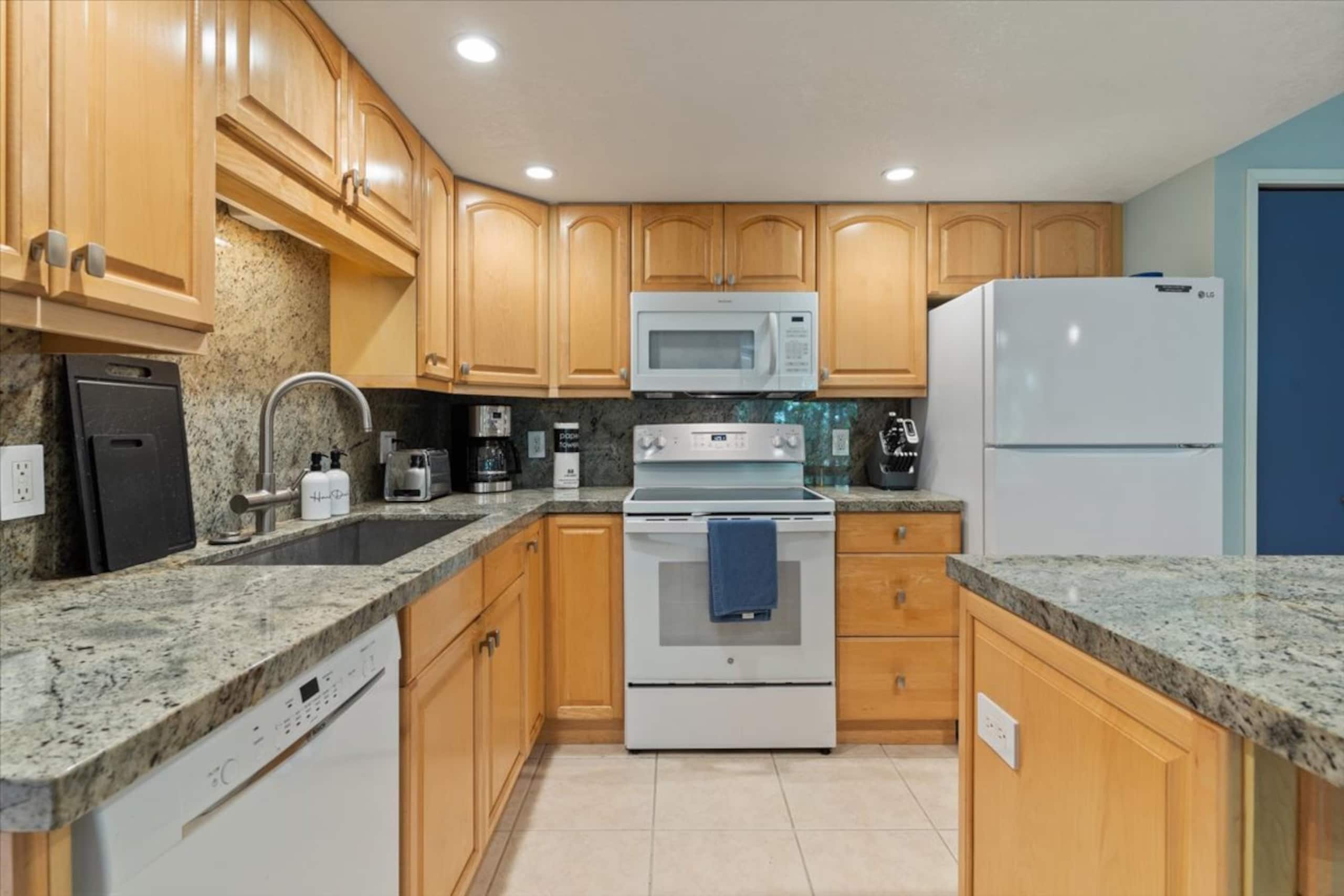 Entire 2bd/2ba condo in Kihei Steps at Kamaole II - Photo 68
