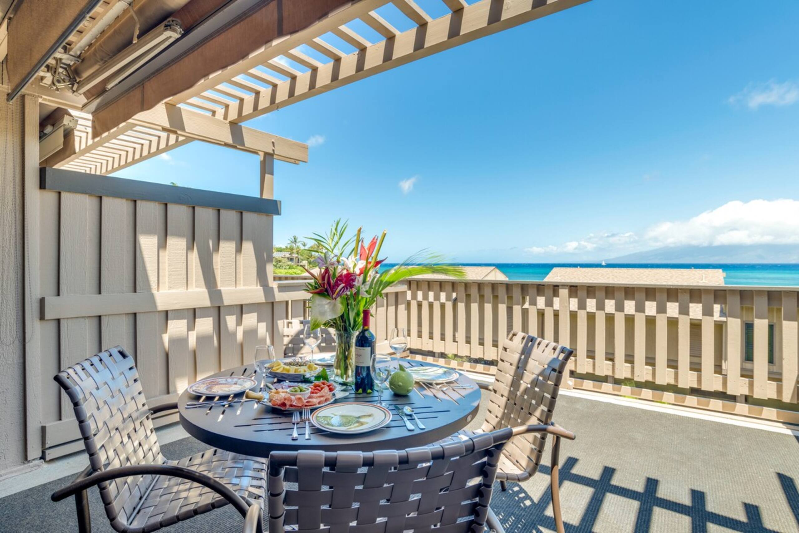 Beachfront 2BR Townhouse w/ Ocean Sunset Views - Photo 9