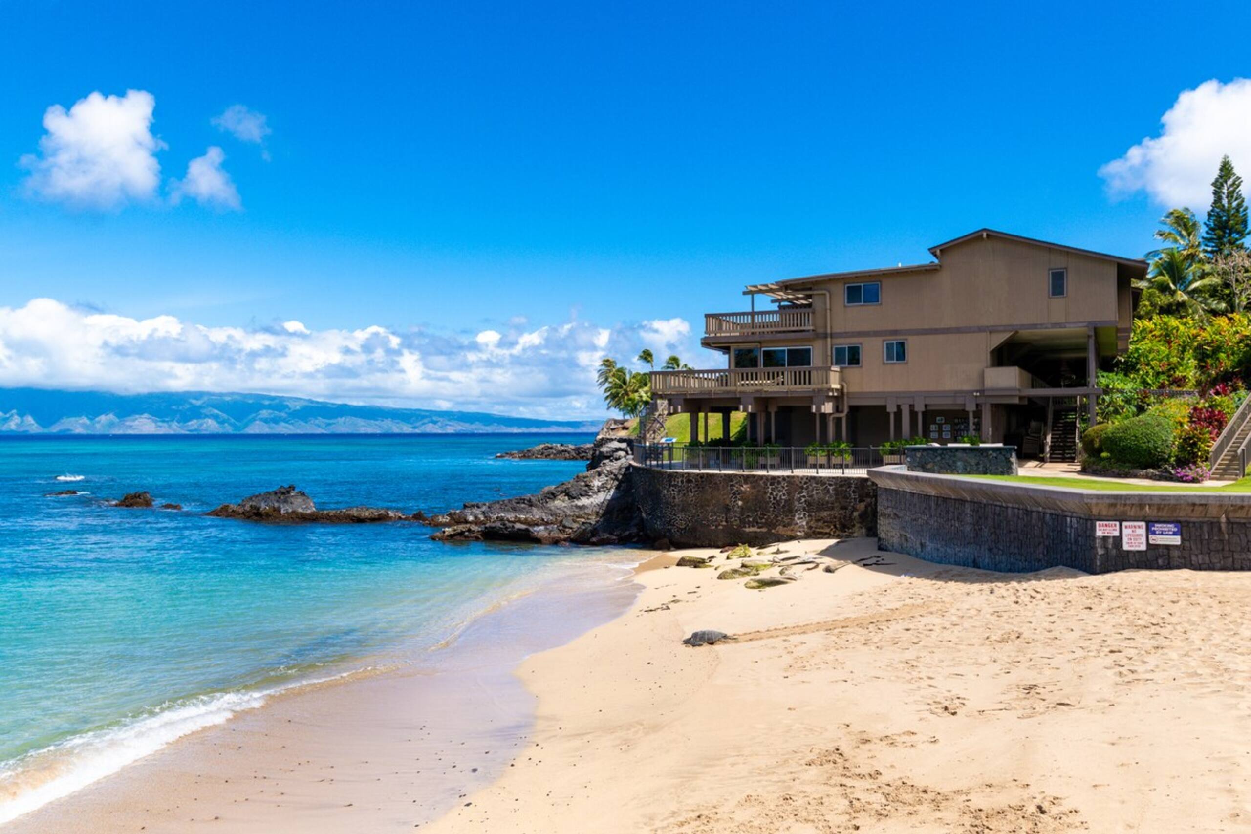 Beachfront 2BR Townhouse w/ Ocean Sunset Views - Photo 33