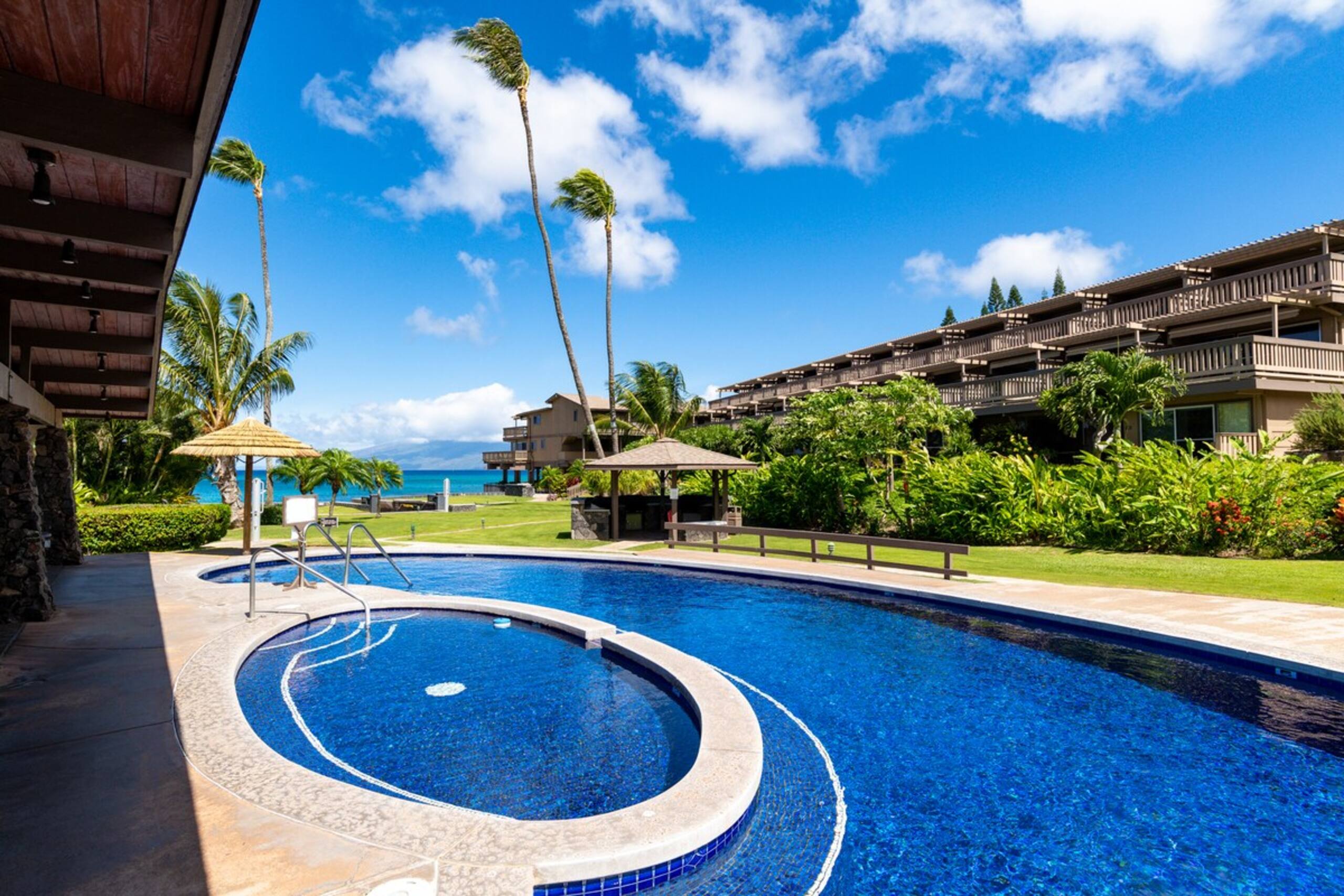 Beachfront 2BR Townhouse w/ Ocean Sunset Views - Photo 38