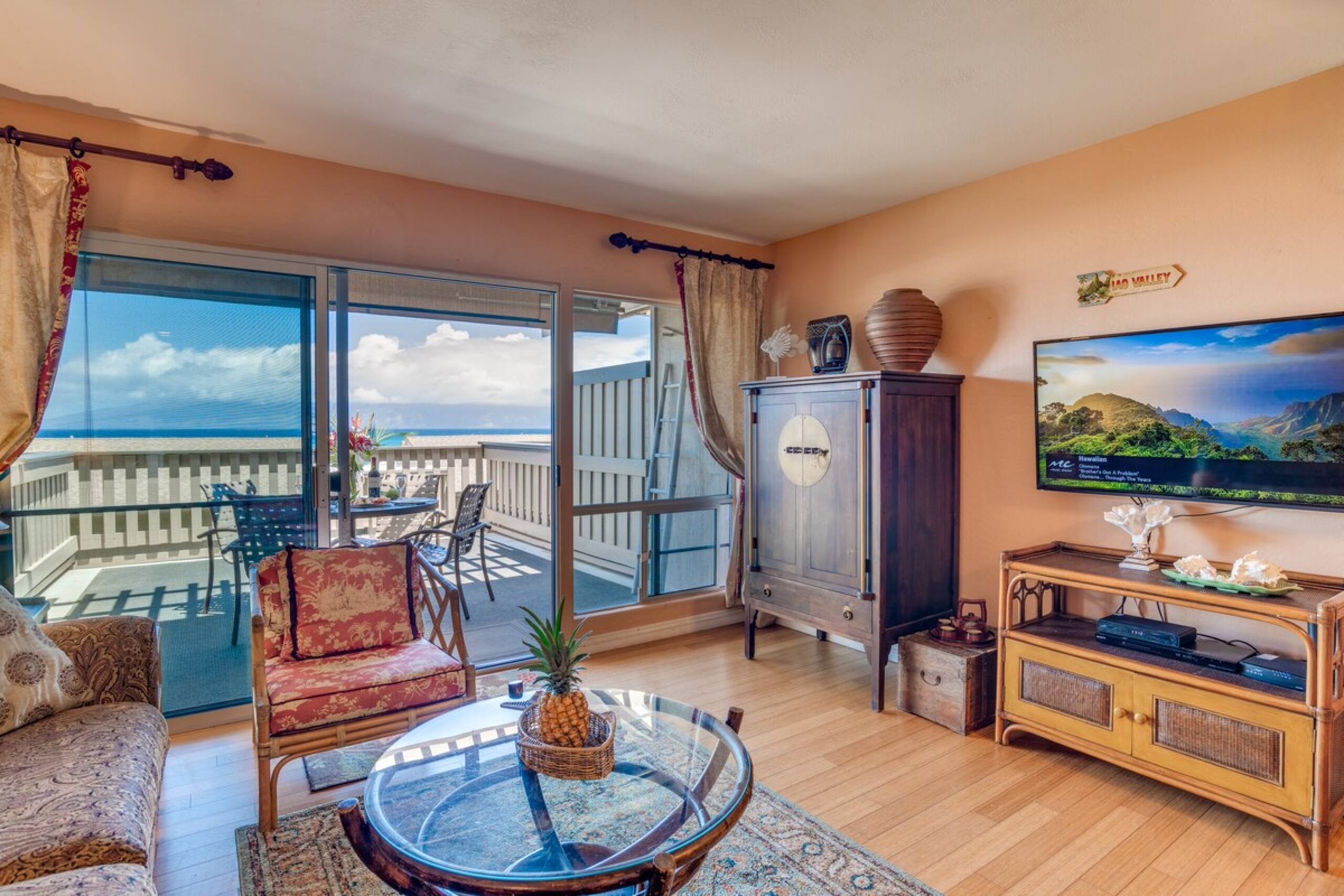 Beachfront 2BR Townhouse w/ Ocean Sunset Views - Photo 4