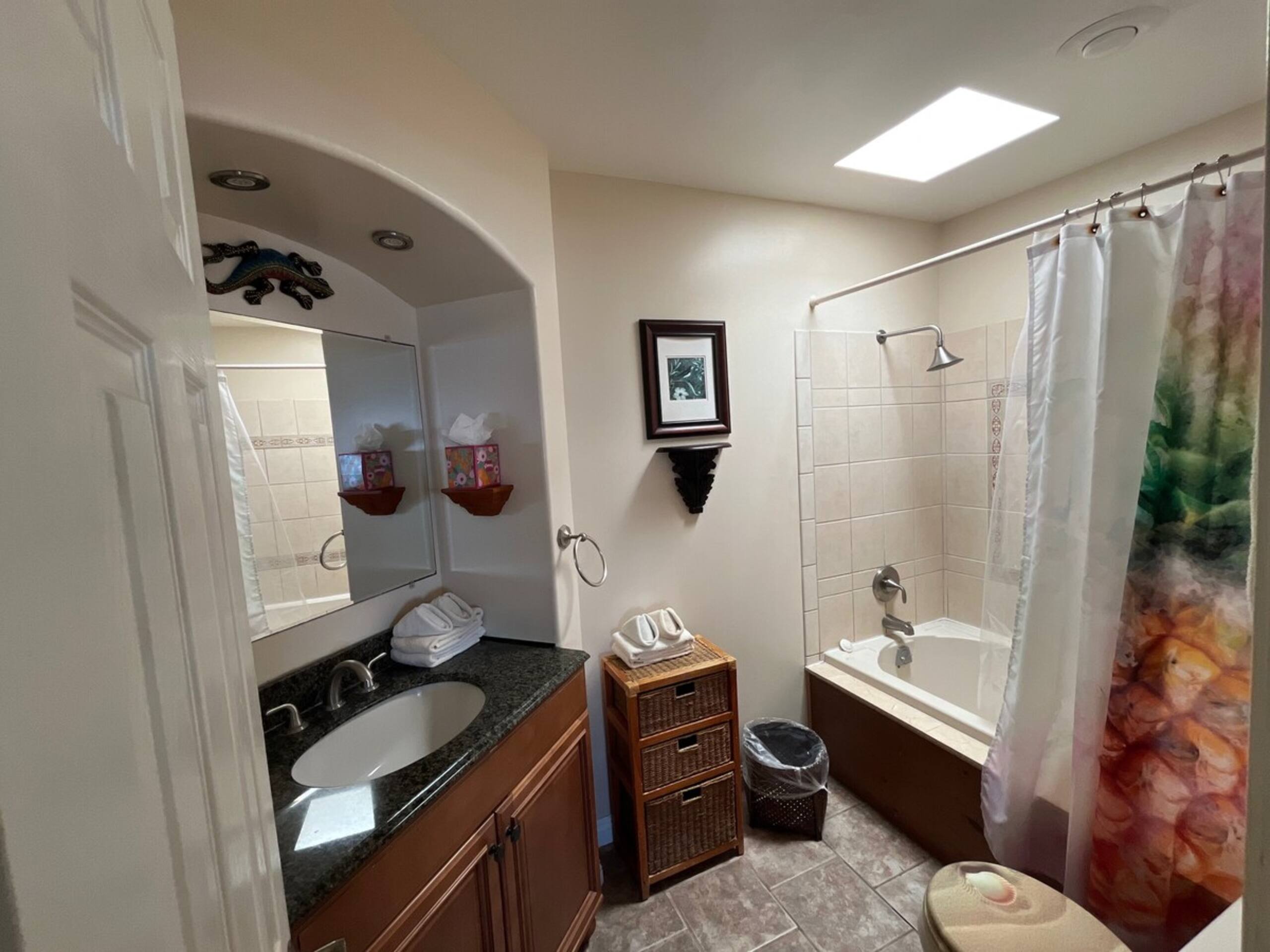 Beachfront 2BR Townhouse w/ Ocean Sunset Views - Photo 20
