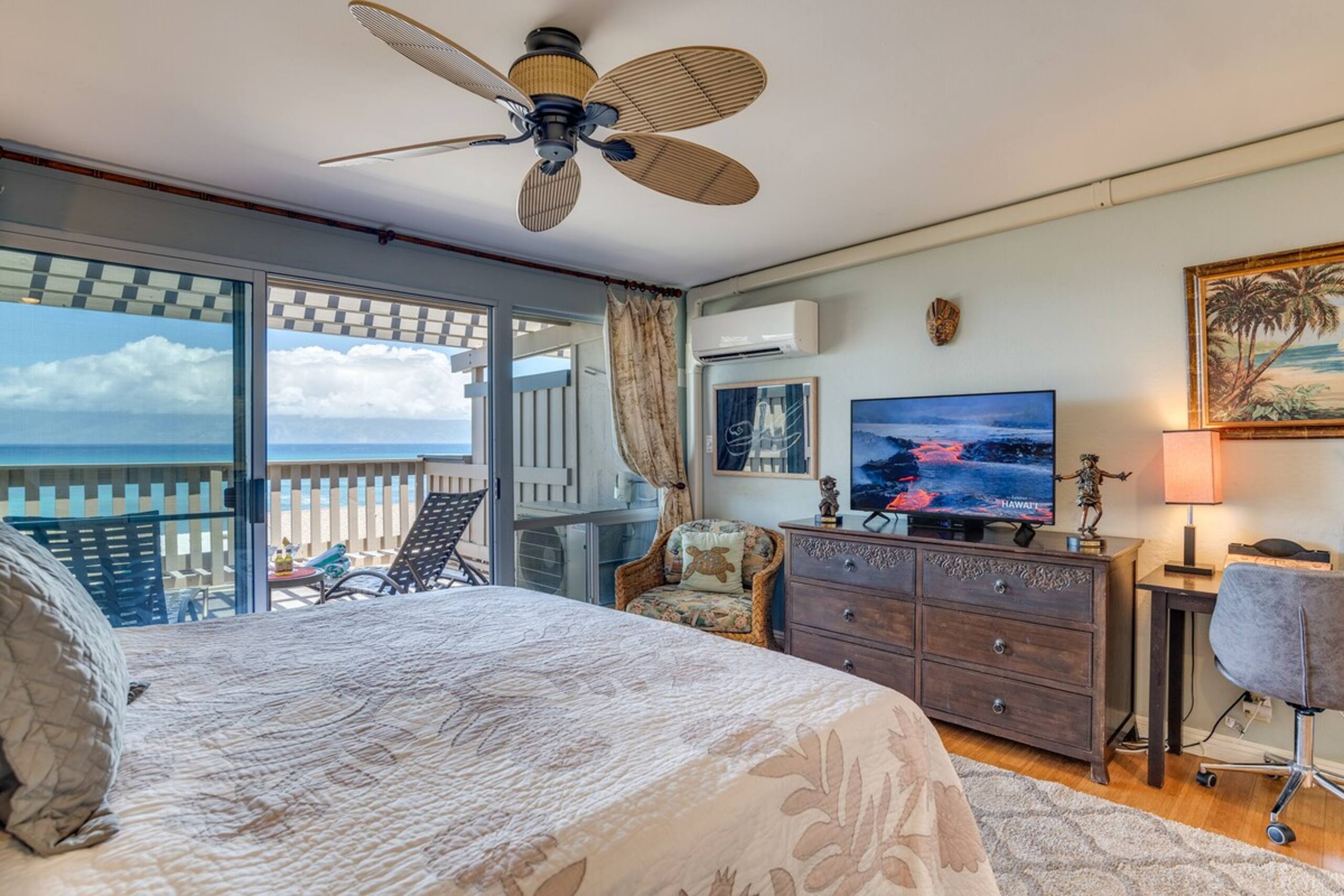 Beachfront 2BR Townhouse w/ Ocean Sunset Views - Photo 10