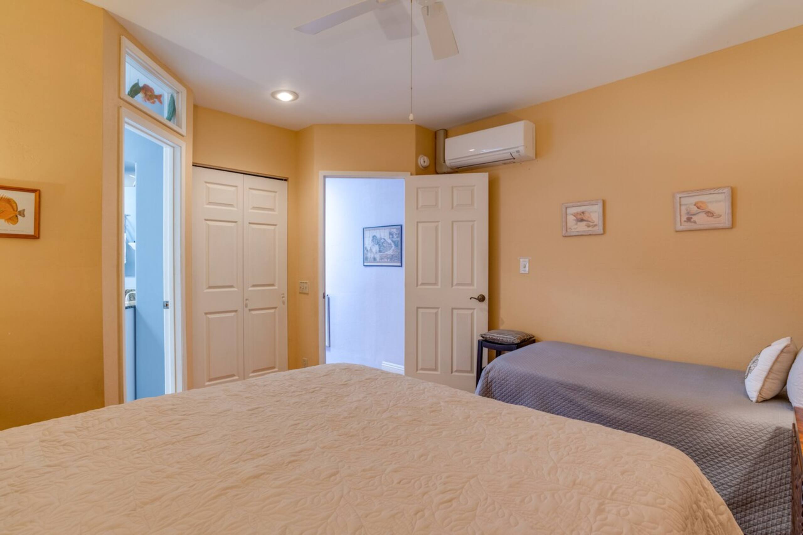 Beachfront 2BR Townhouse w/ Ocean Sunset Views - Photo 25
