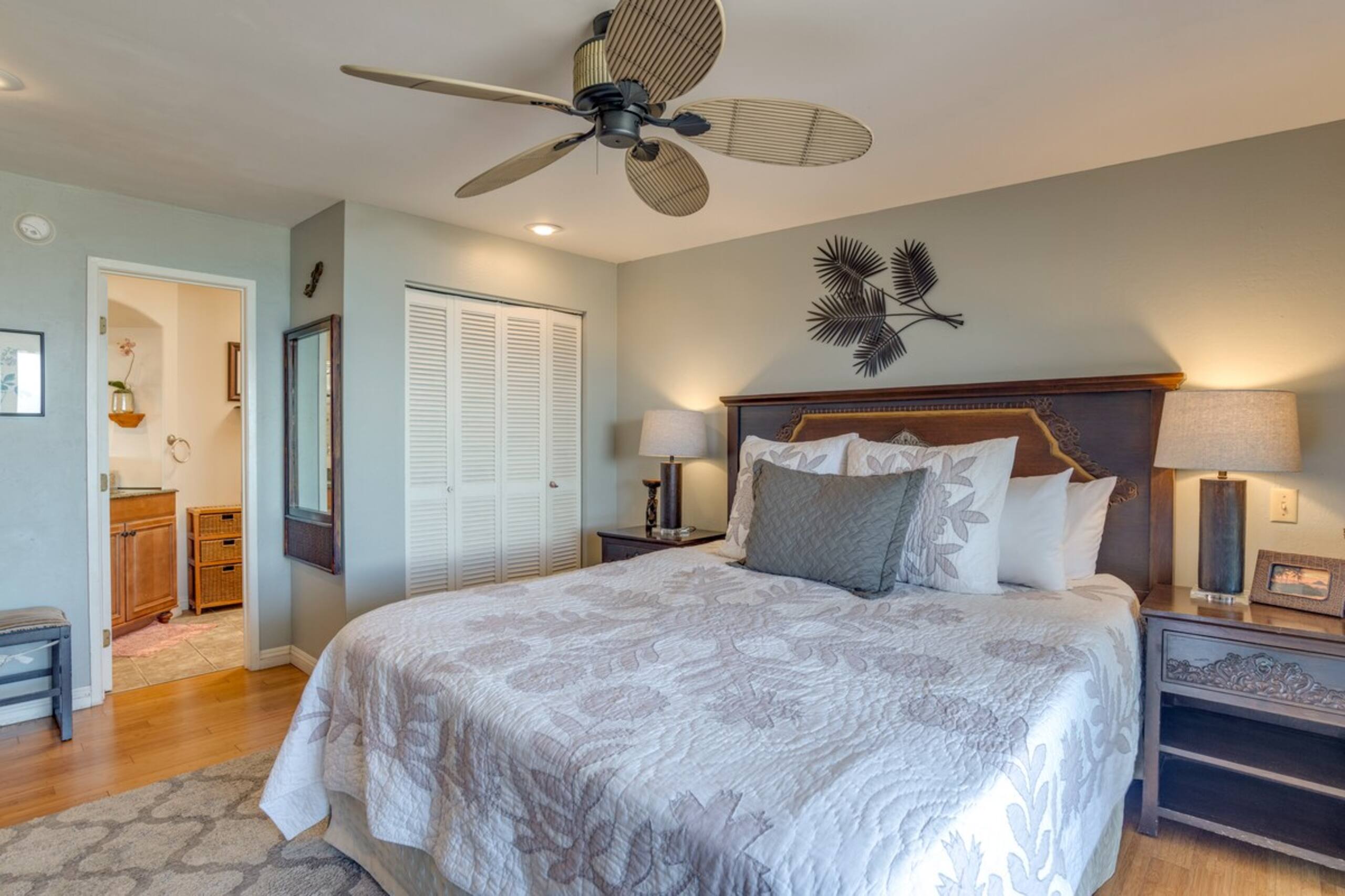 Beachfront 2BR Townhouse w/ Ocean Sunset Views - Photo 15