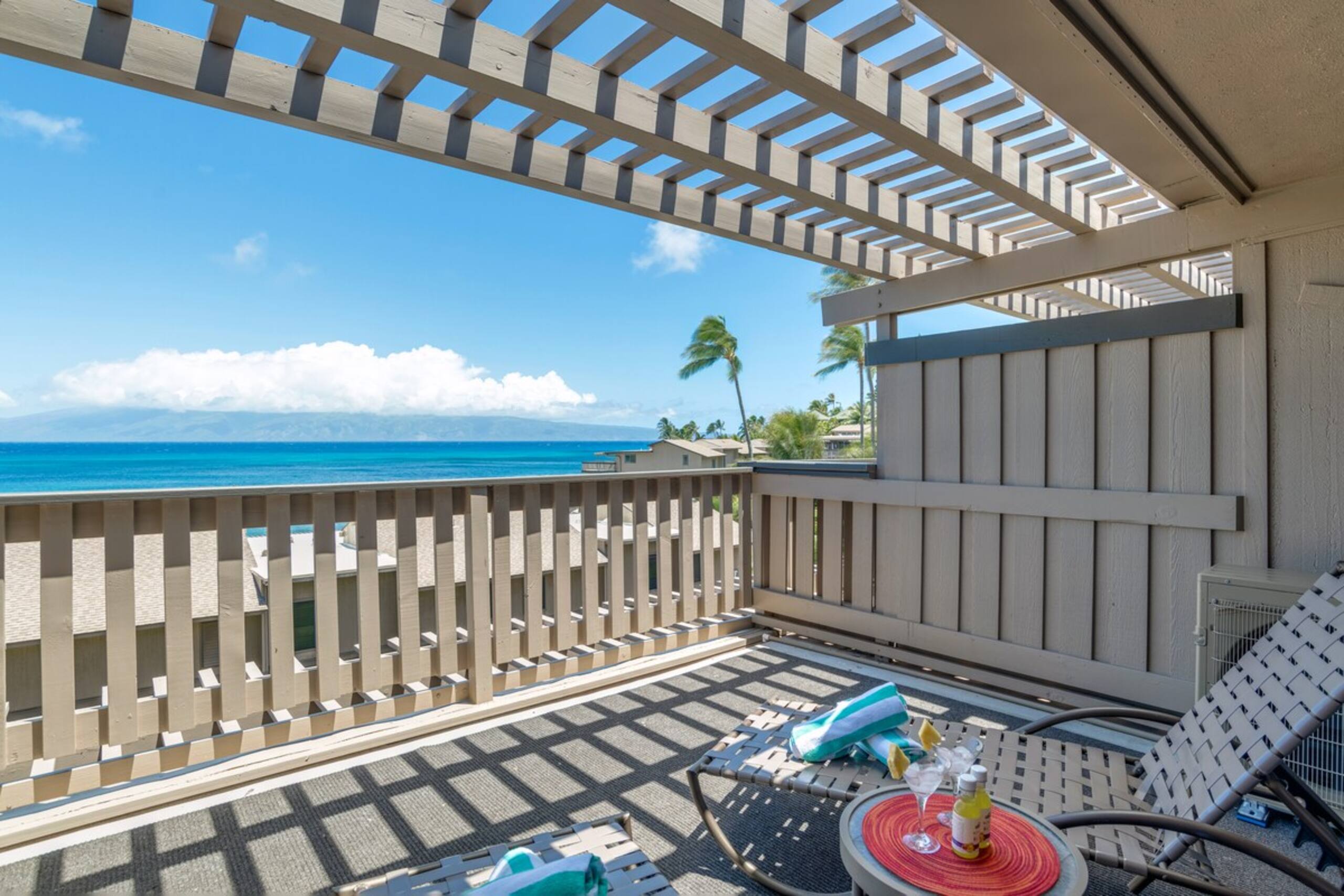Beachfront 2BR Townhouse w/ Ocean Sunset Views - Photo 16