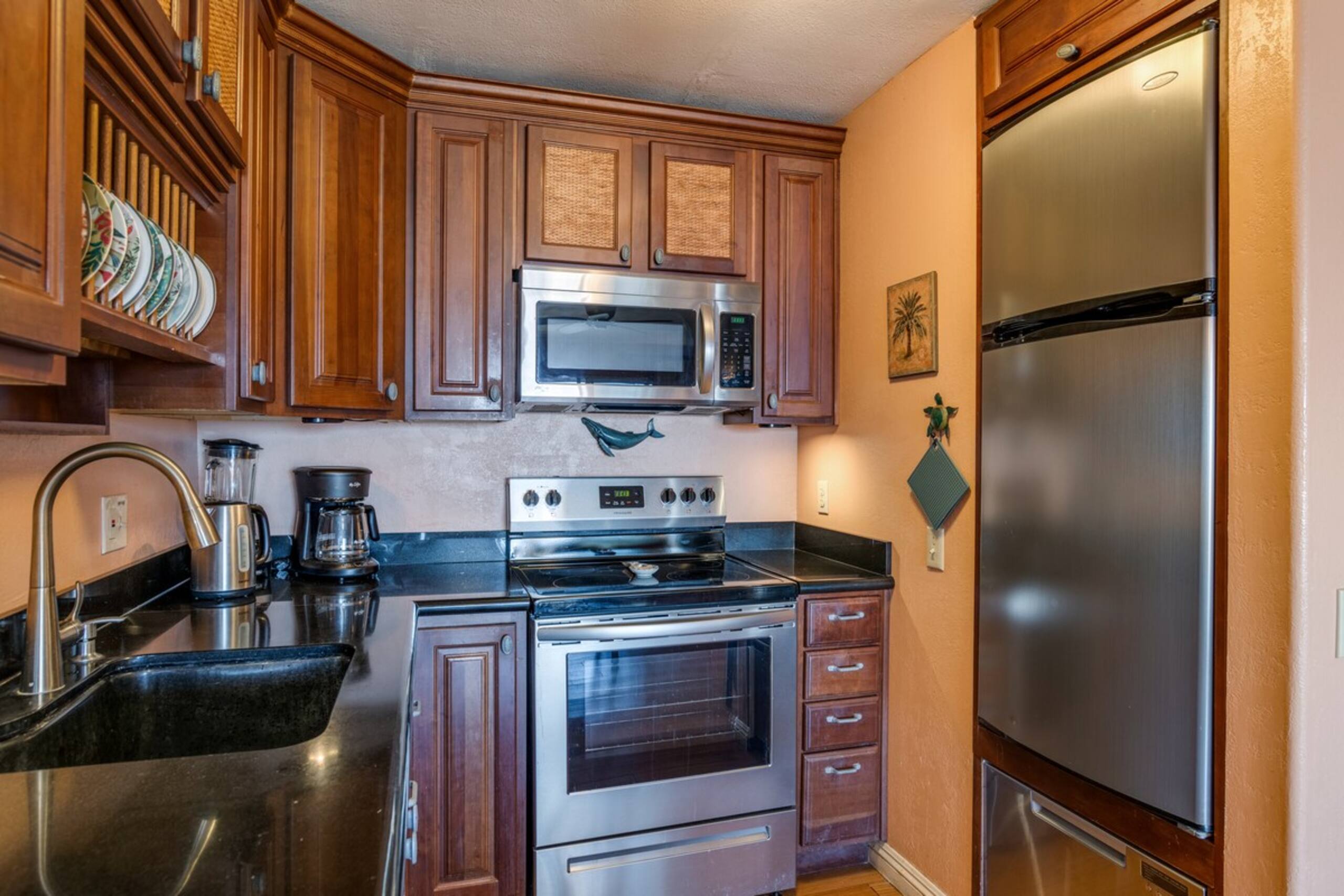 Beachfront 2BR Townhouse w/ Ocean Sunset Views - Photo 6