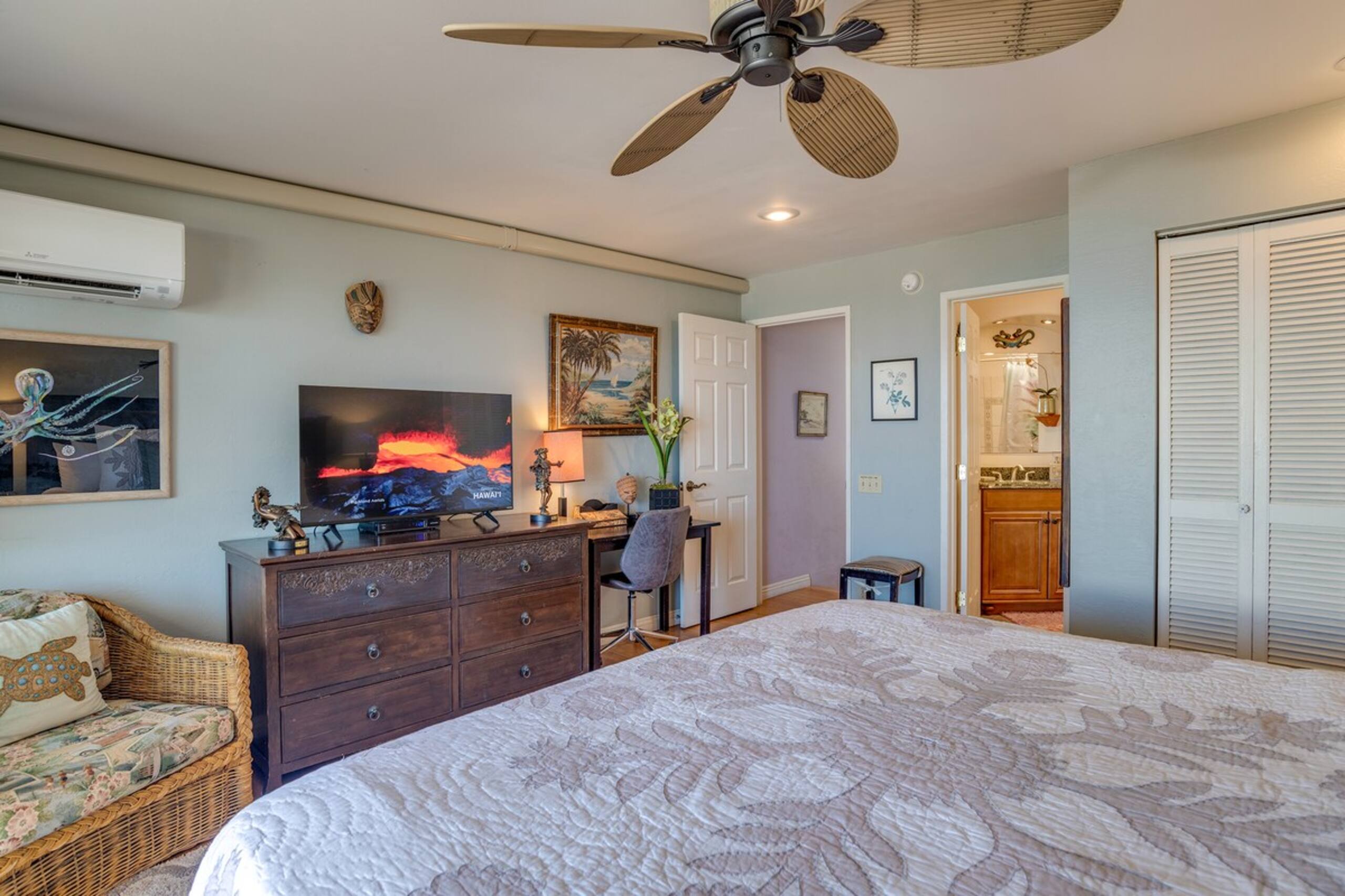 Beachfront 2BR Townhouse w/ Ocean Sunset Views - Photo 11