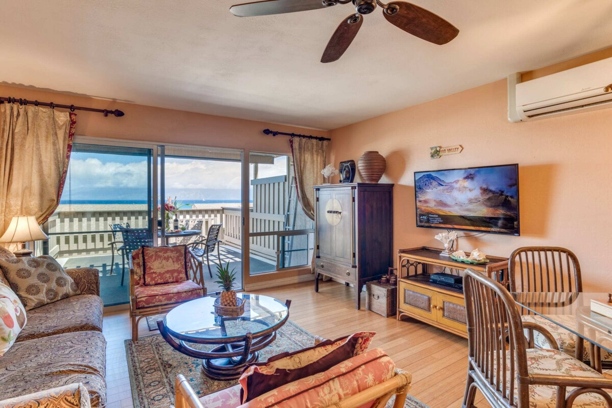 Beachfront 2BR Townhouse w/ Ocean Sunset Views - Main photo