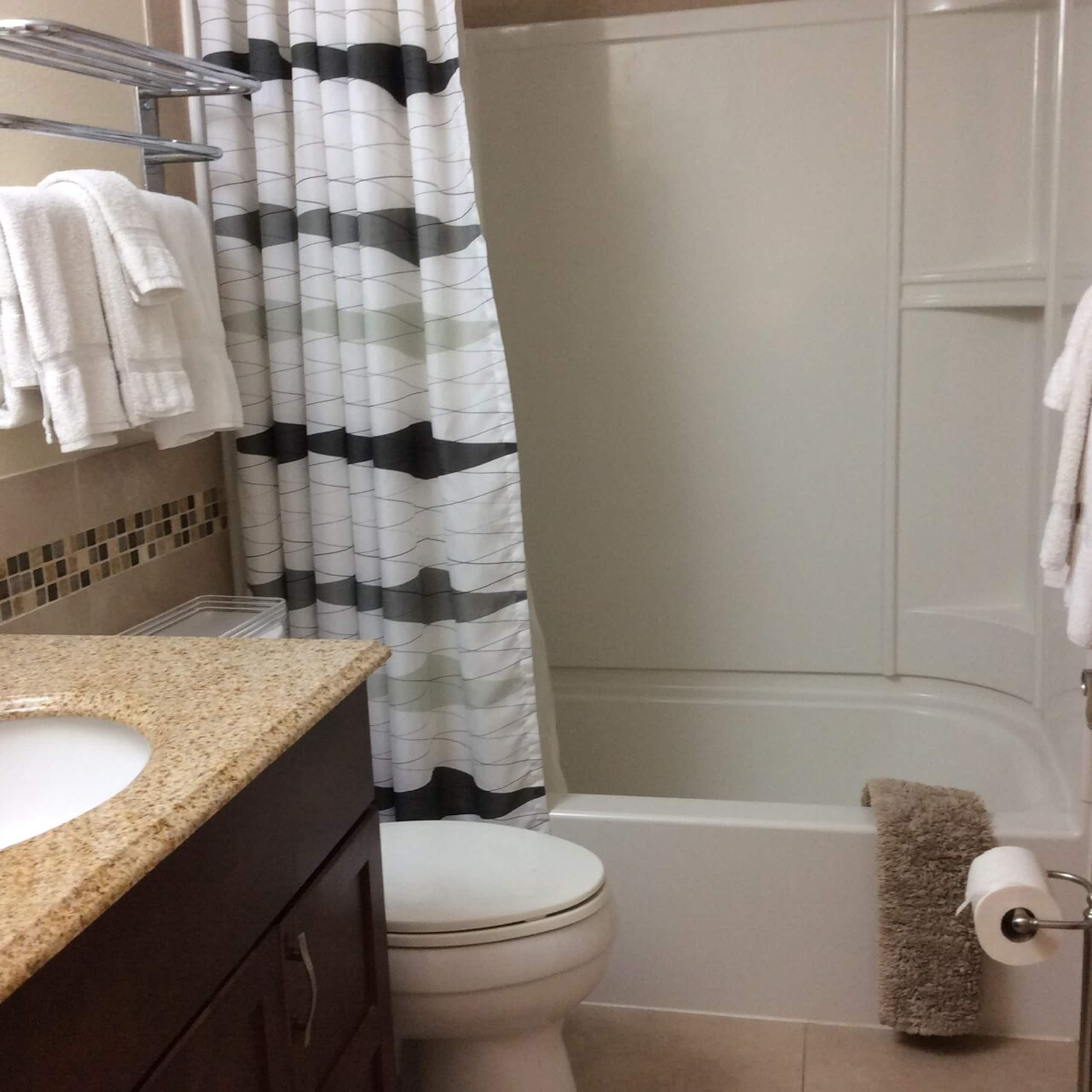 So Kihei 2BR/2BA condo, 4 min walk to the beach - Photo 7