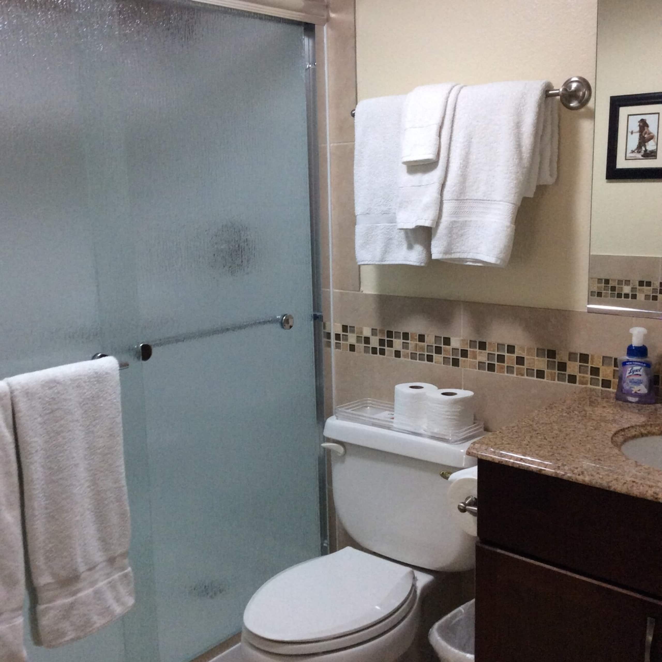 So Kihei 2BR/2BA condo, 4 min walk to the beach - Photo 8