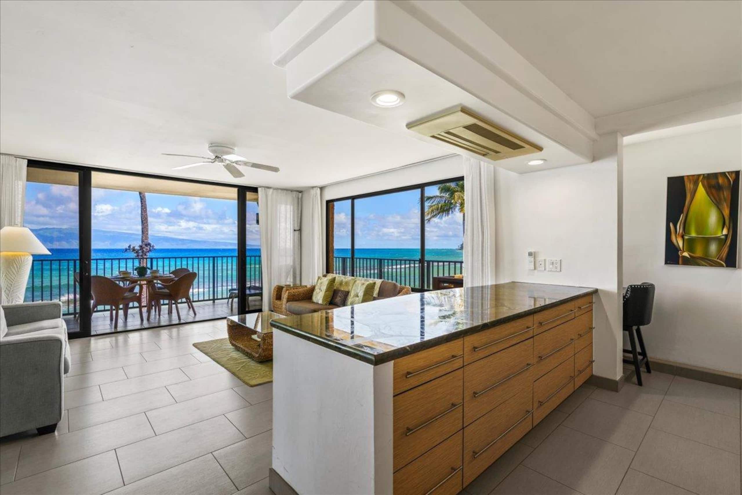 180-Degree Oceanfront View, Corner Unit - Photo 3