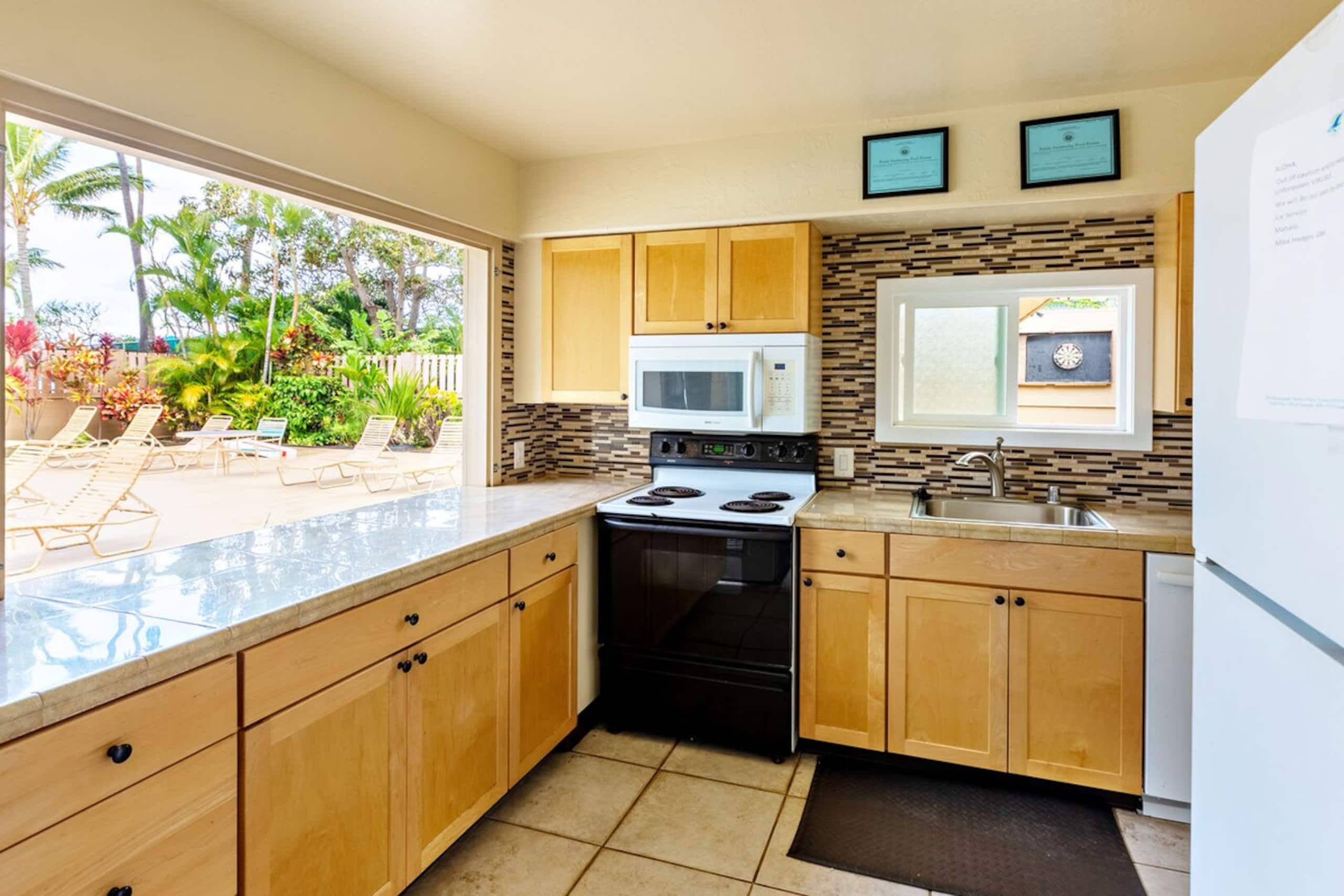New Listing Oceanfront Maui Getaway - Photo 55