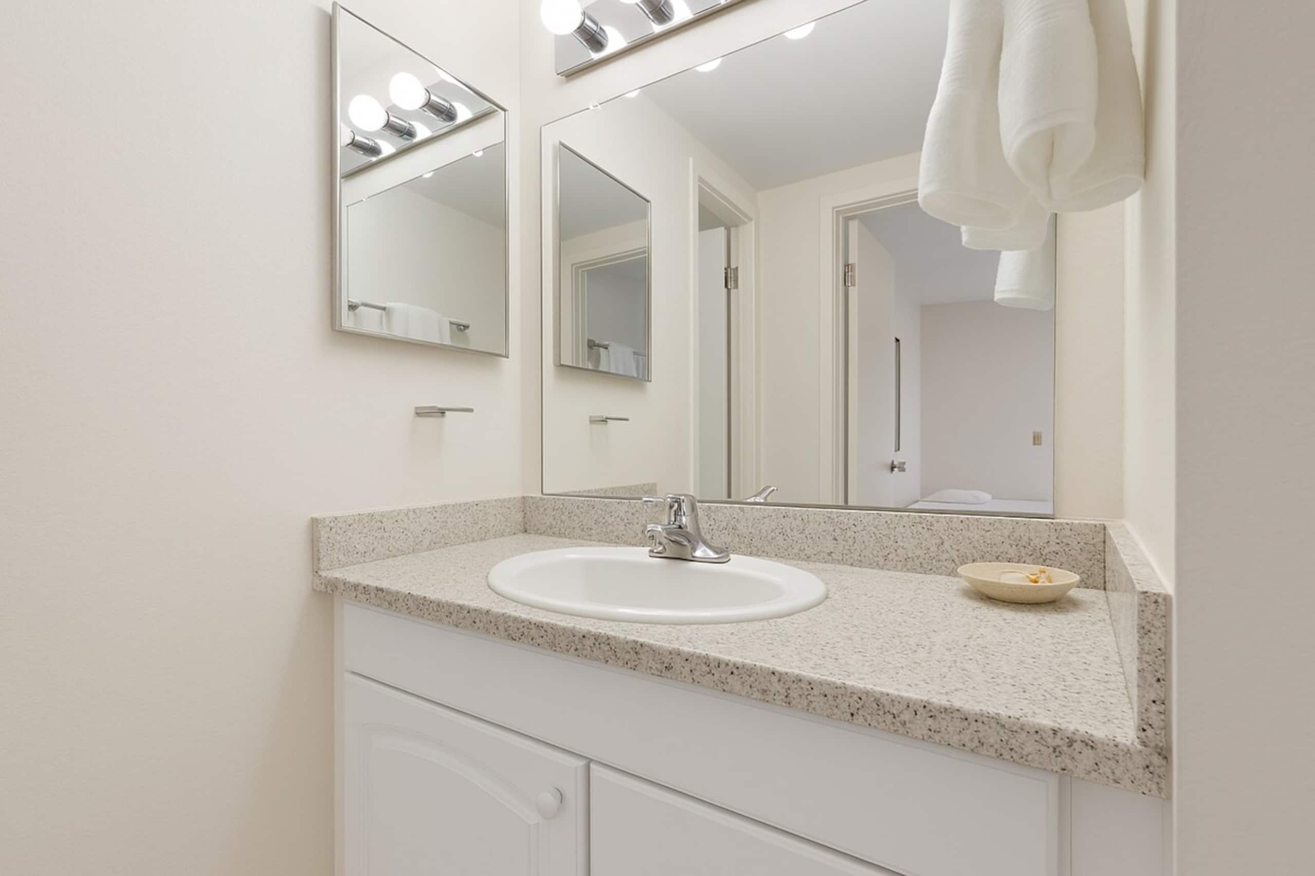 Ocean View Condo With Pool & Beach Access - Photo 28