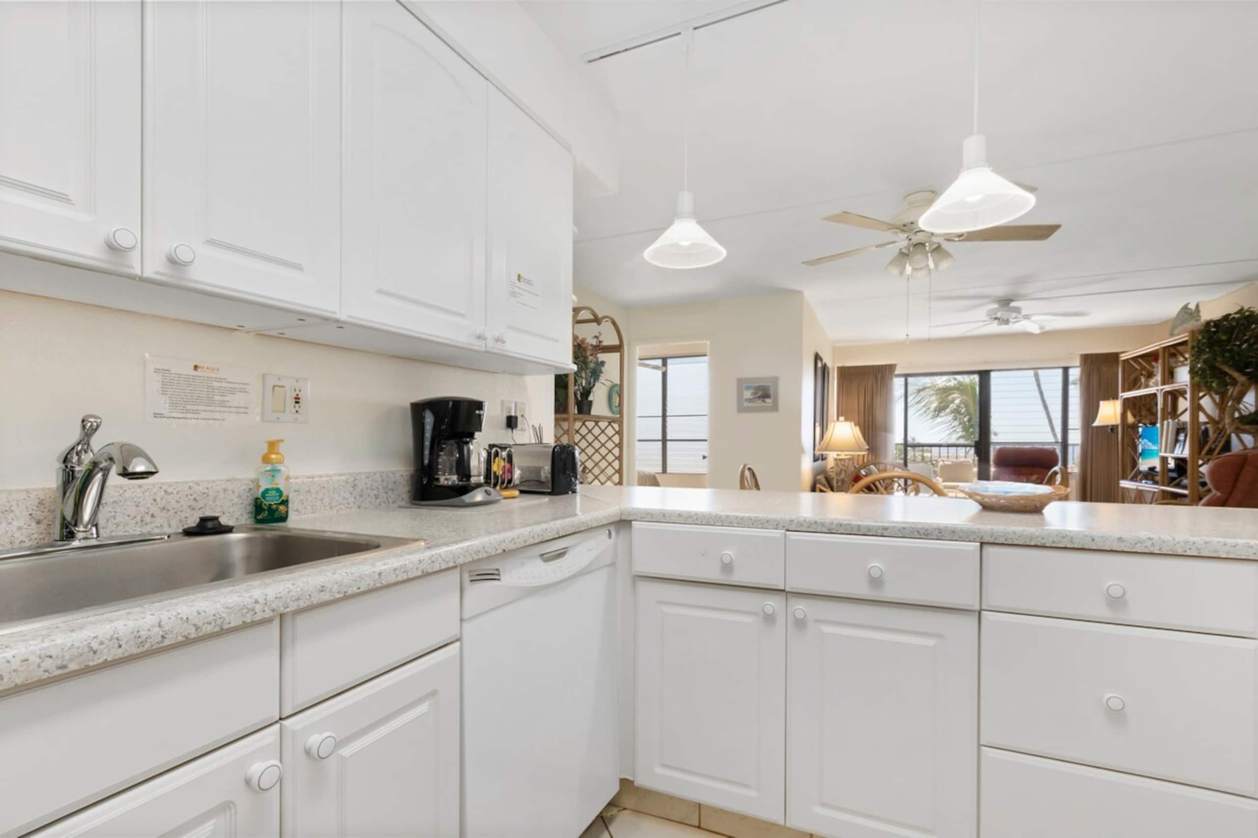 Ocean View Condo With Pool & Beach Access - Photo 14