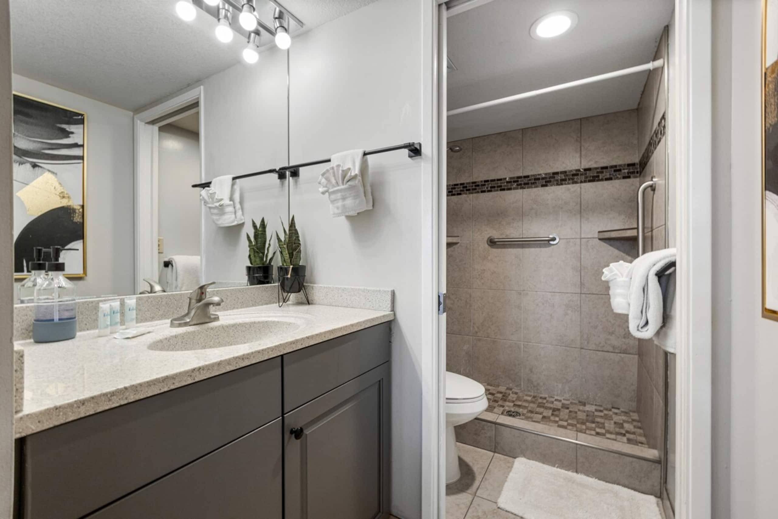 Beautiful Modern Remodeled Maui Banyan Studio - Photo 6