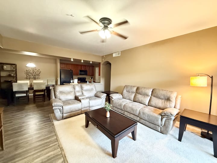 Spacious 3br Mesa Retreat | Pool & Wi-fi - Mesa, AZ
