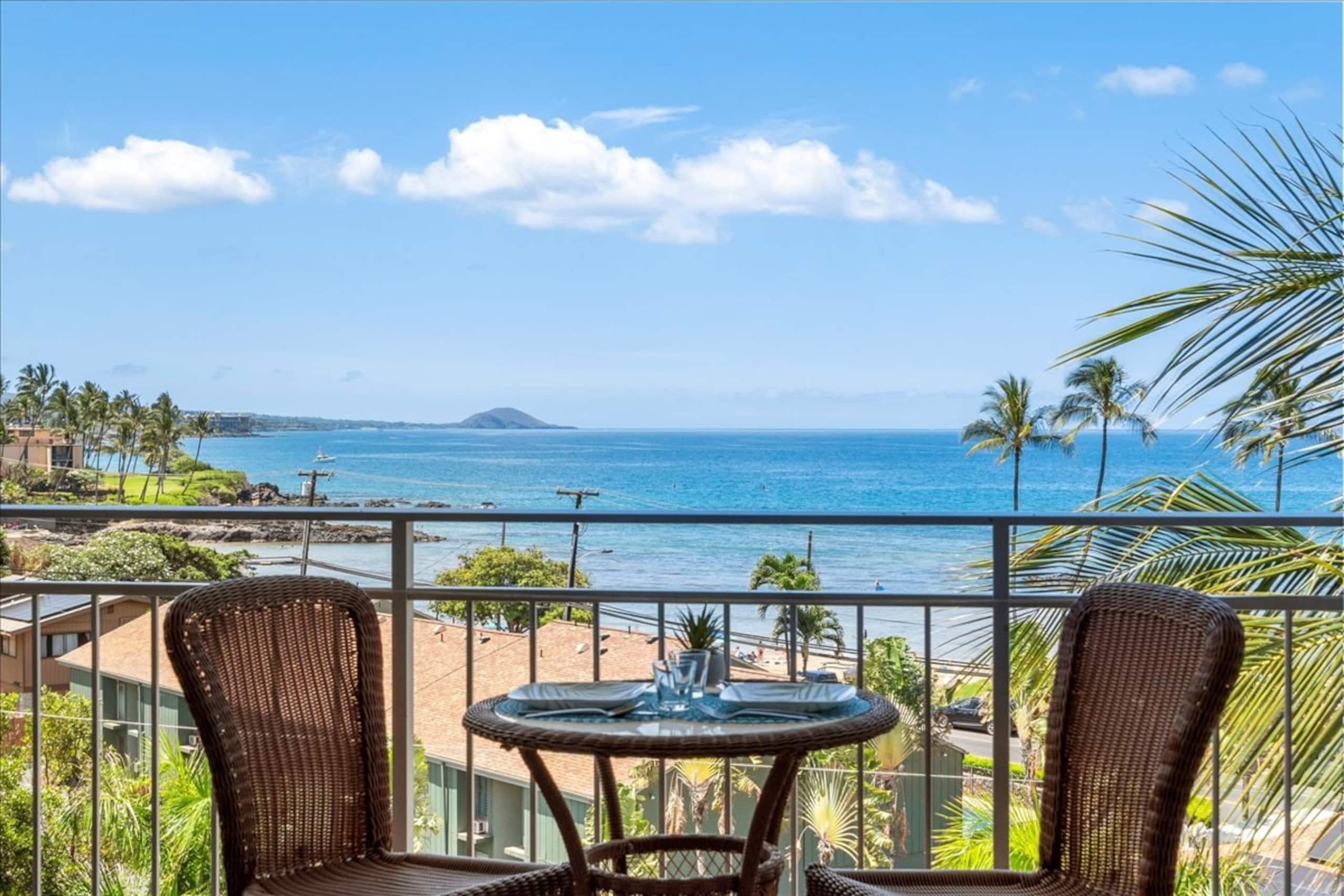 Oceanfront Kihei penthouse with a 32ft lanai - Main photo