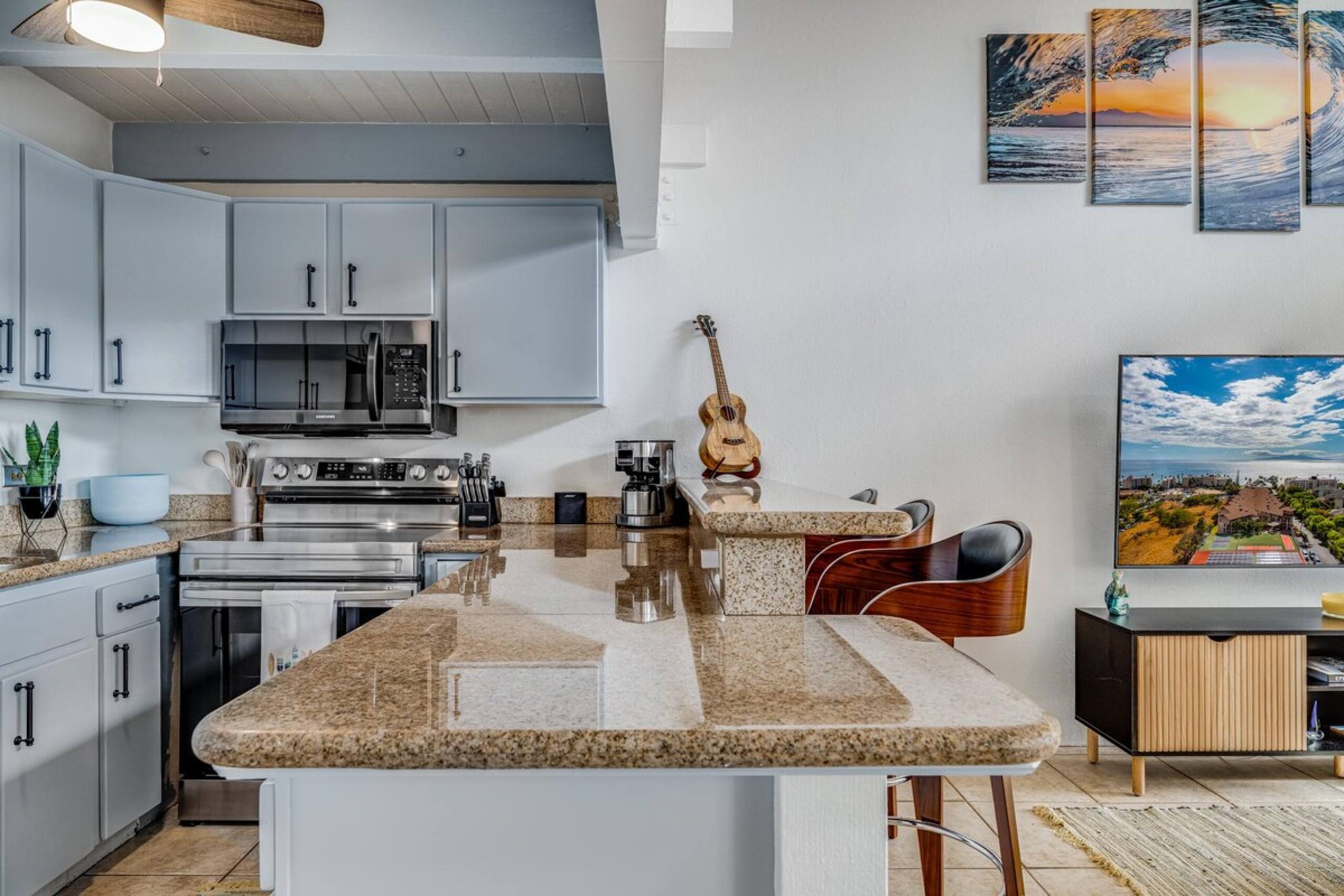 Gorgeous 2 Story Penthouse with Oceanview, Nearby - Photo 21