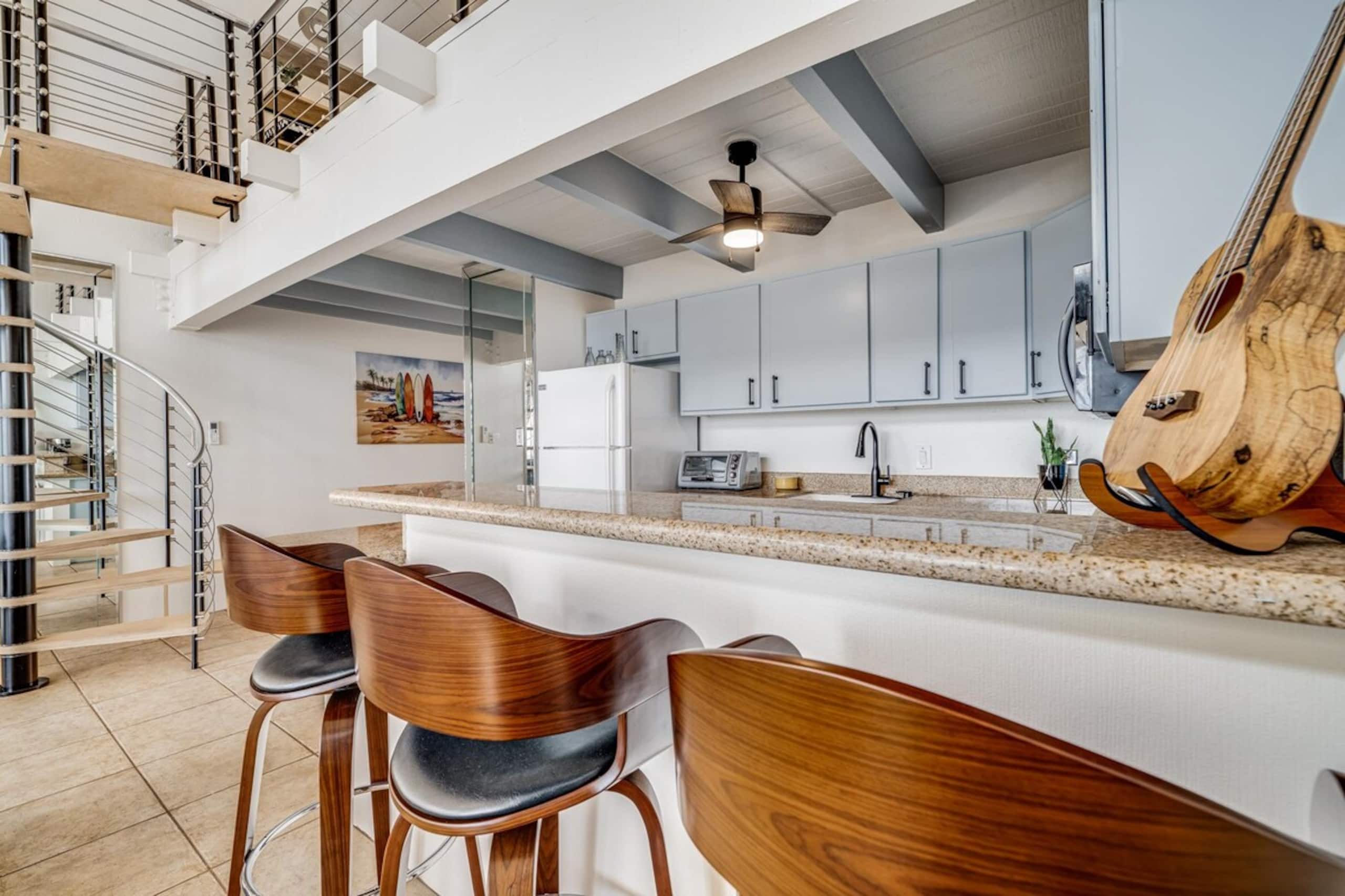 Gorgeous 2 Story Penthouse with Oceanview, Nearby - Photo 22