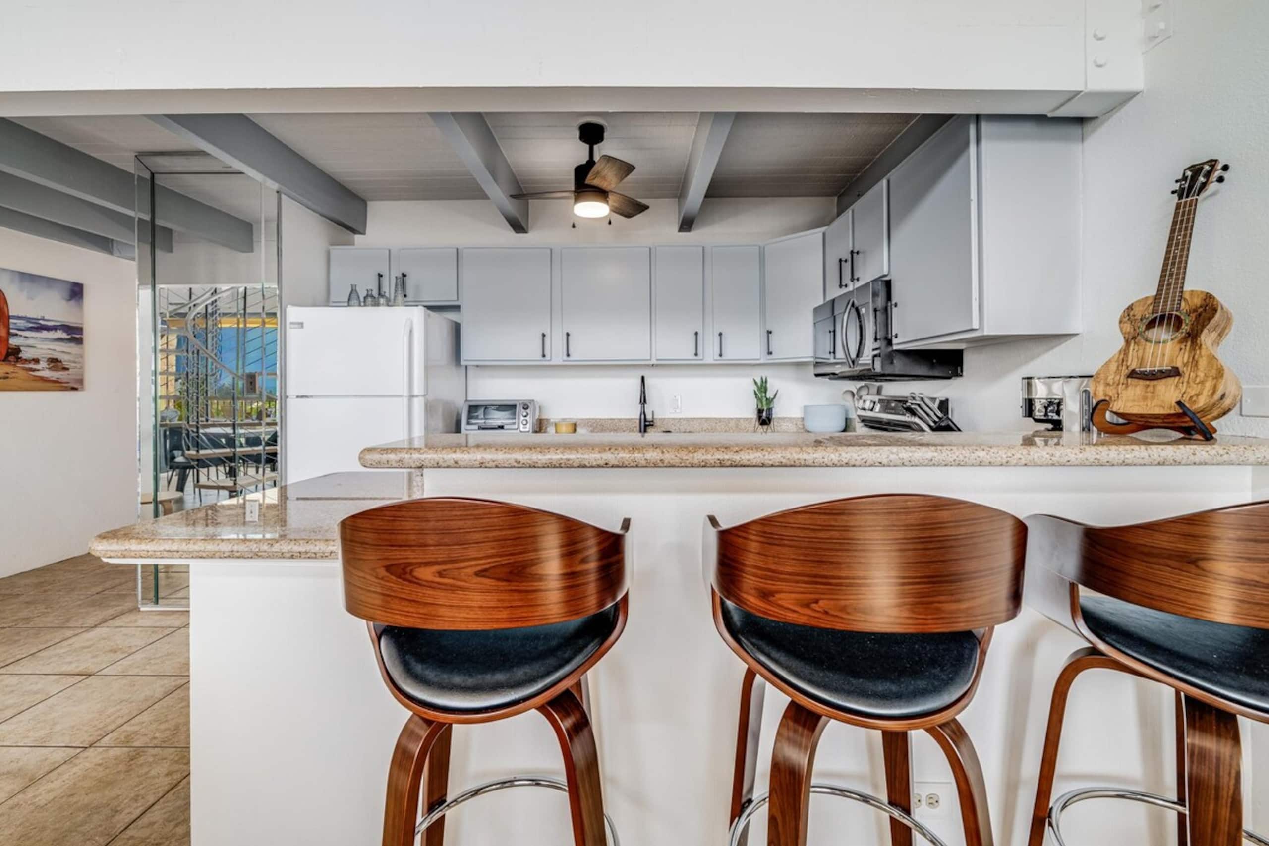 Gorgeous 2 Story Penthouse with Oceanview, Nearby - Photo 16