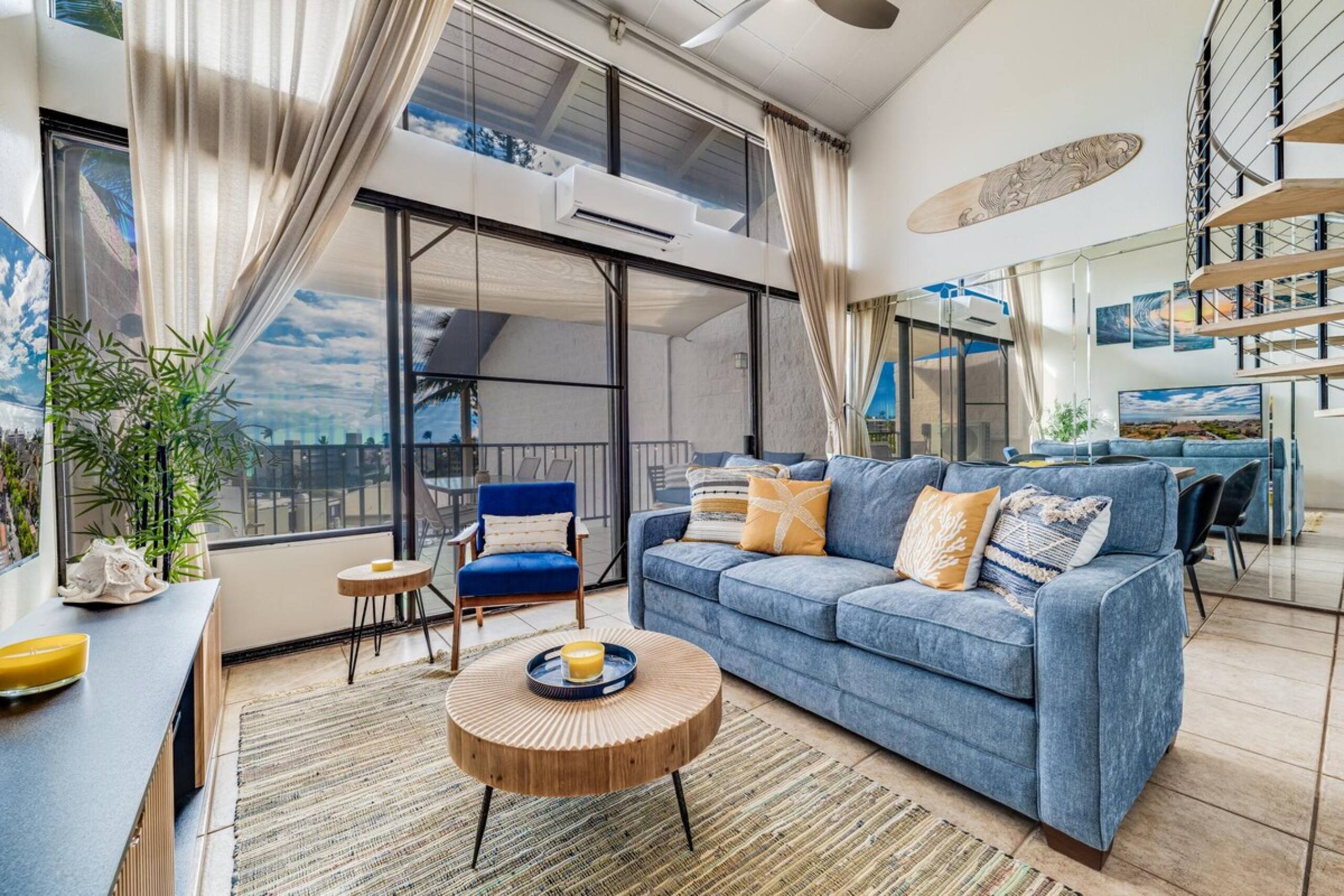 Gorgeous 2 Story Penthouse with Oceanview, Nearby - Photo 4