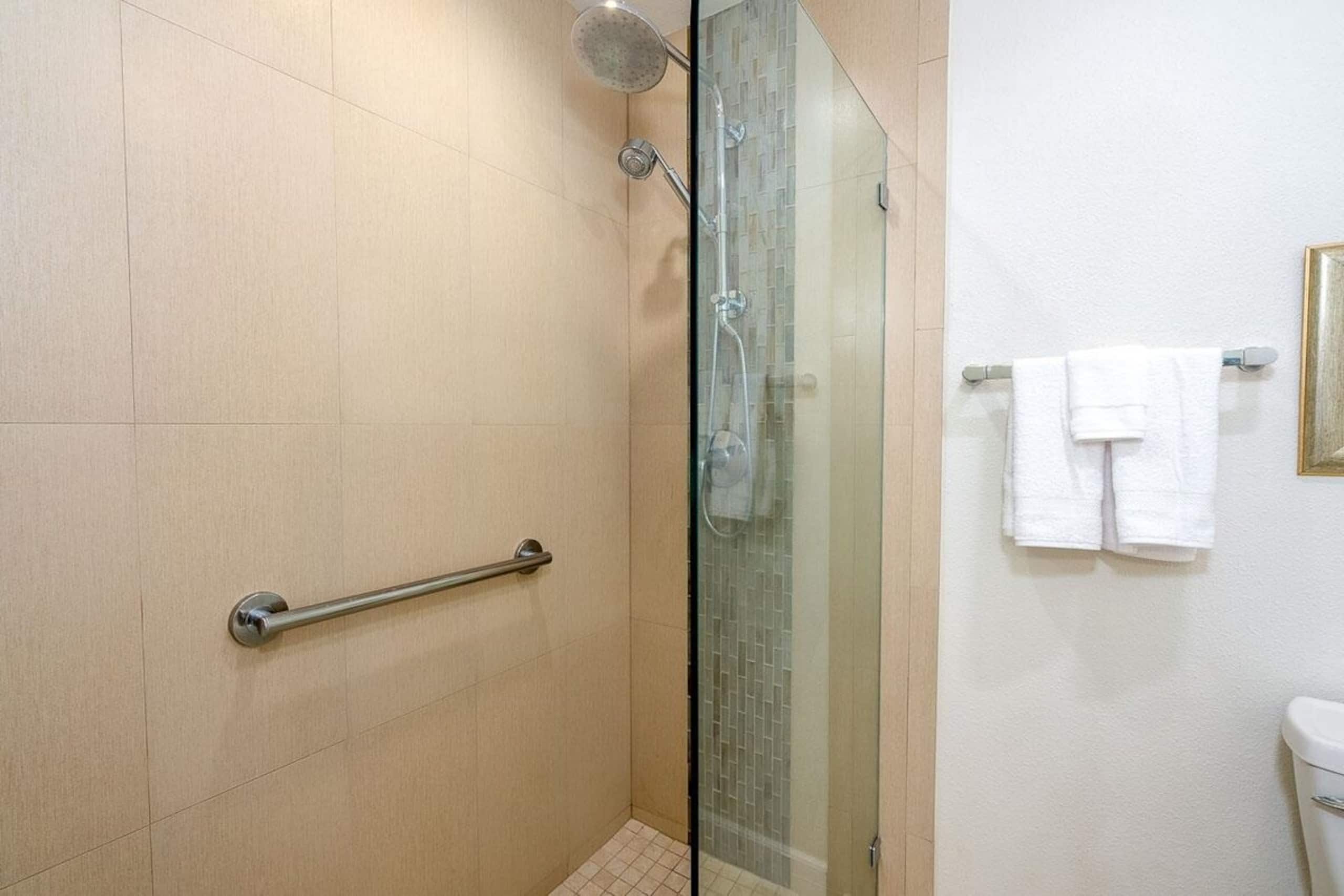 Modern 2BR/2BA, Sleeps 6, Walk to Beach, B Bldg - Photo 15