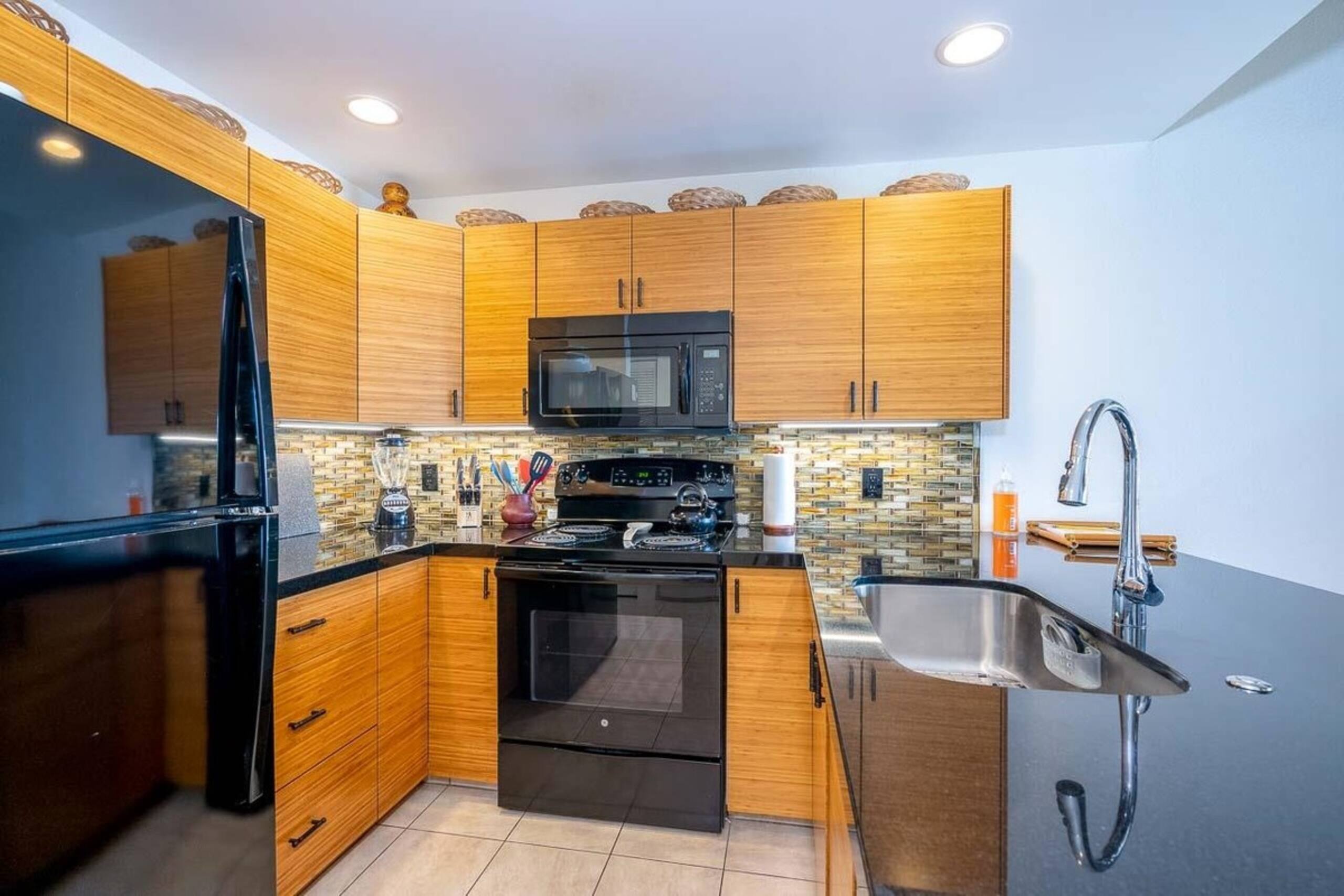 Modern 2BR/2BA, Sleeps 6, Walk to Beach, B Bldg - Photo 5